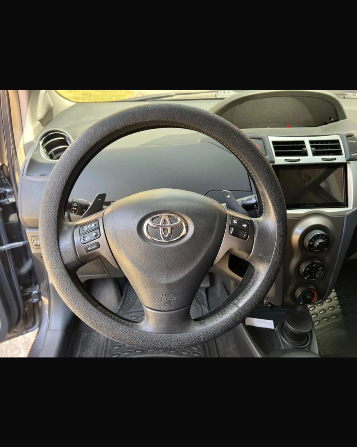2011 Toyota Yaris — foto 5