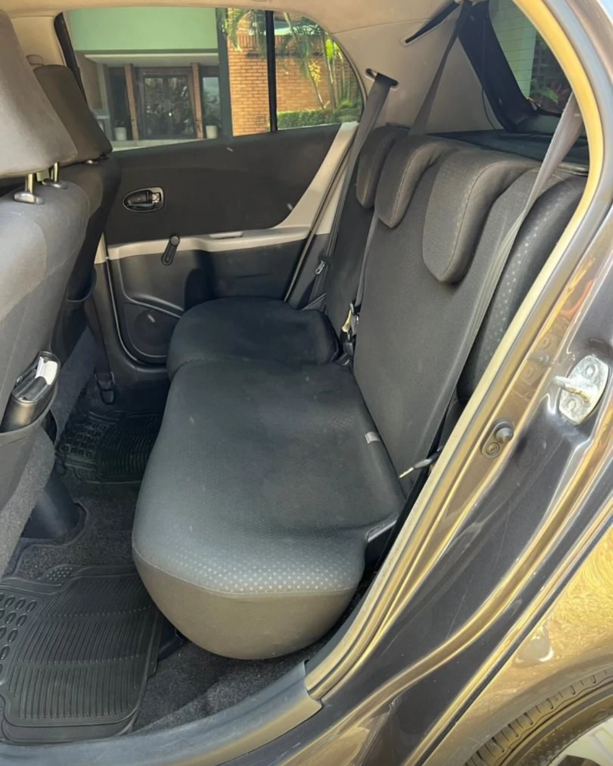 2011 Toyota Yaris — foto 6