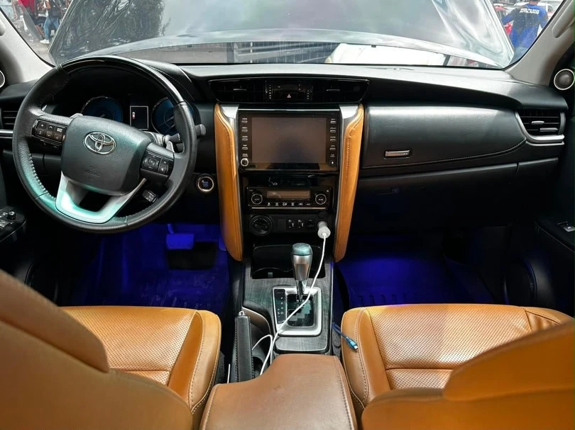 2021 Toyota Fortuner DUBAI BLACK EDITION S — foto 3