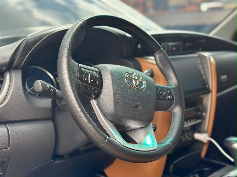 2021 Toyota Fortuner DUBAI BLACK EDITION S — foto 8