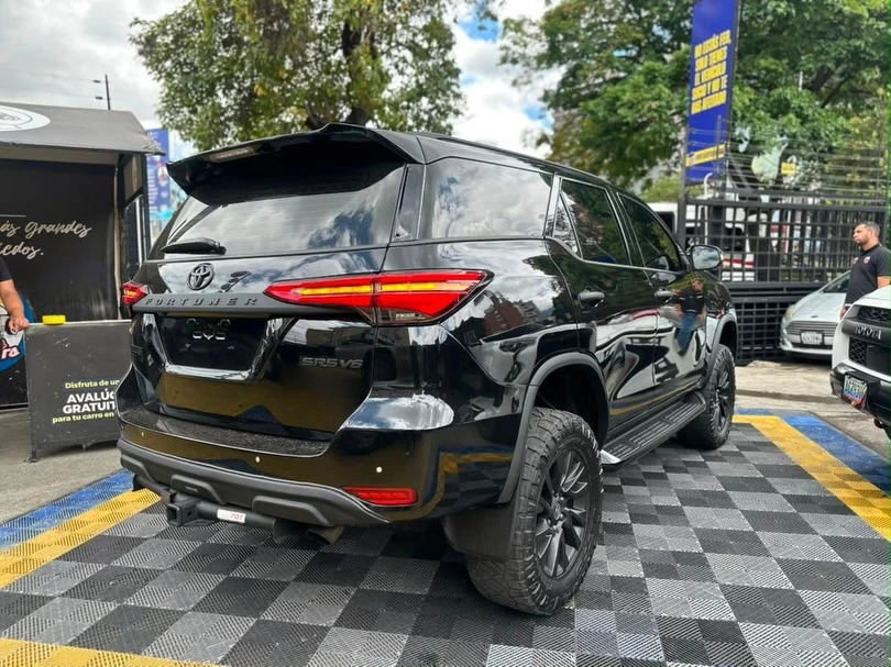 2021 Toyota Fortuner DUBAI BLACK EDITION S — foto 11