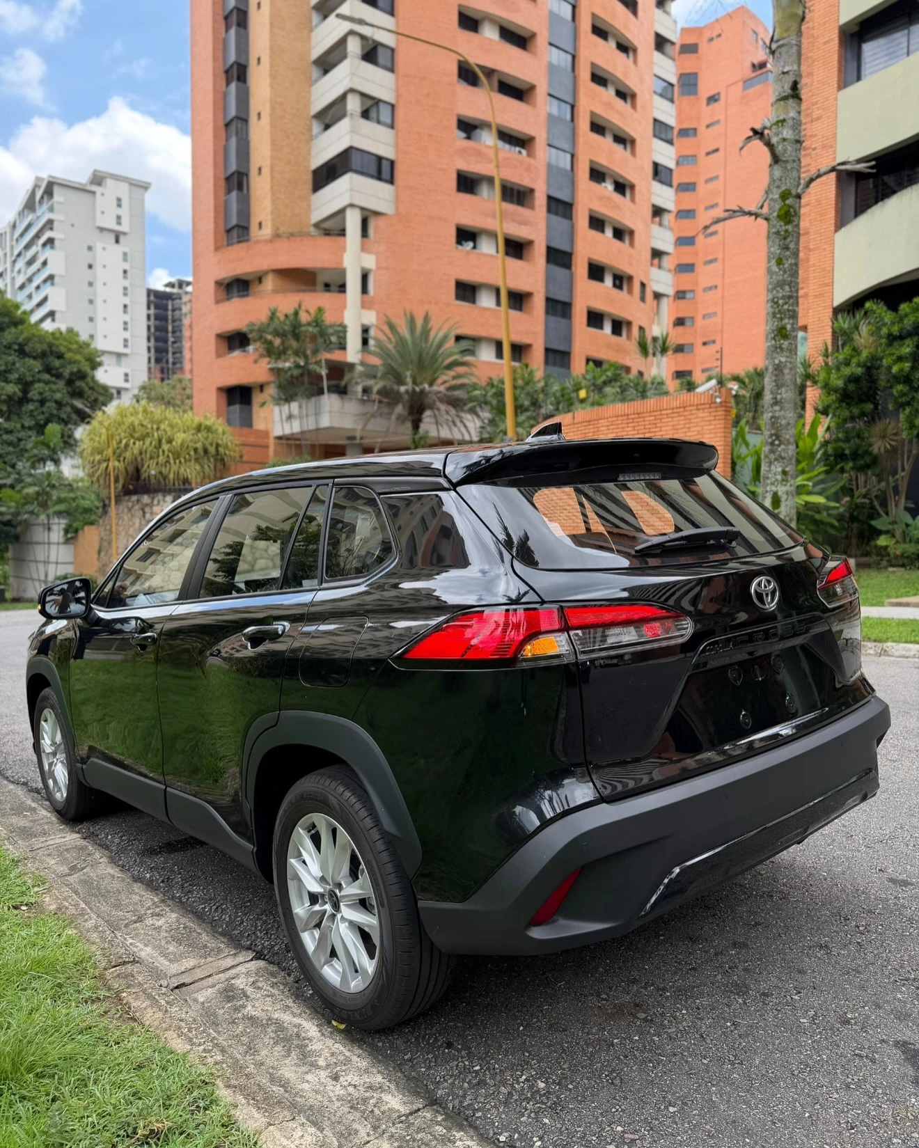 2026 Toyota Corolla Cross Luxury — foto 4