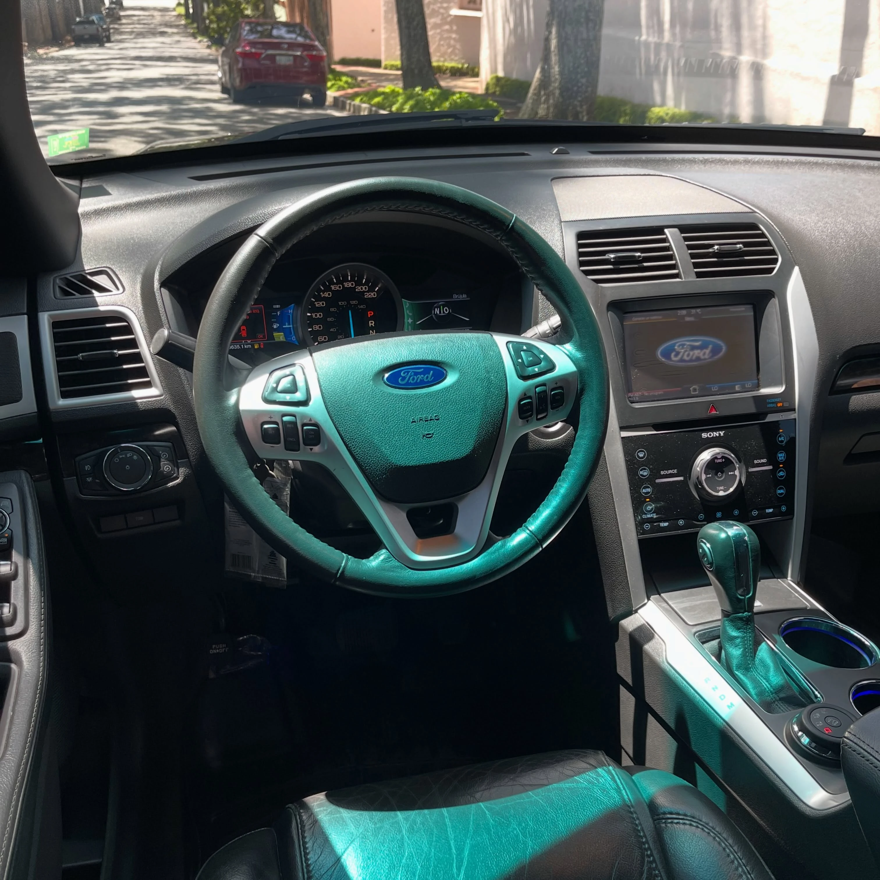 2012 Ford Explorer Limited — foto 11