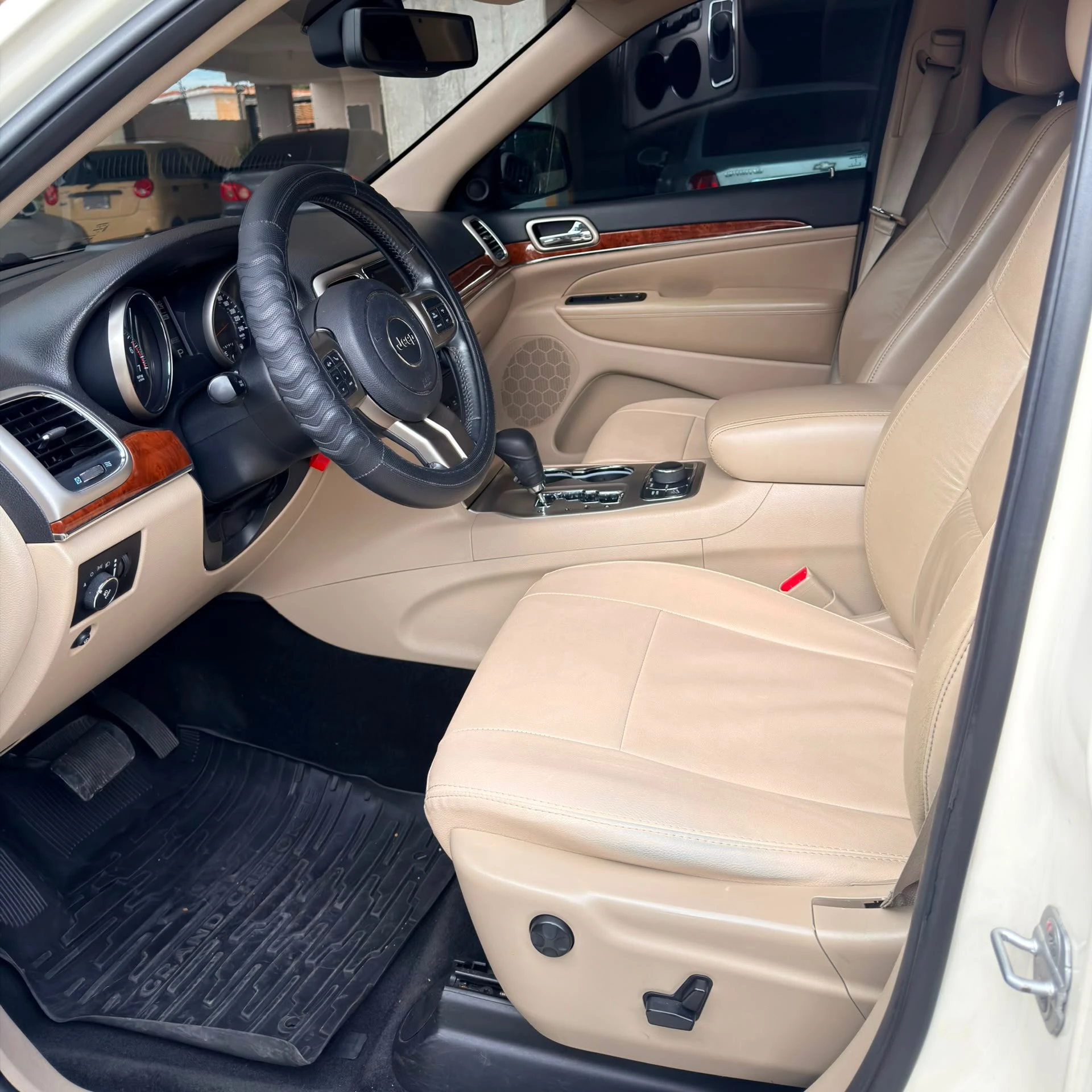 2013 Jeep Grand Cherokee Limited — foto 8