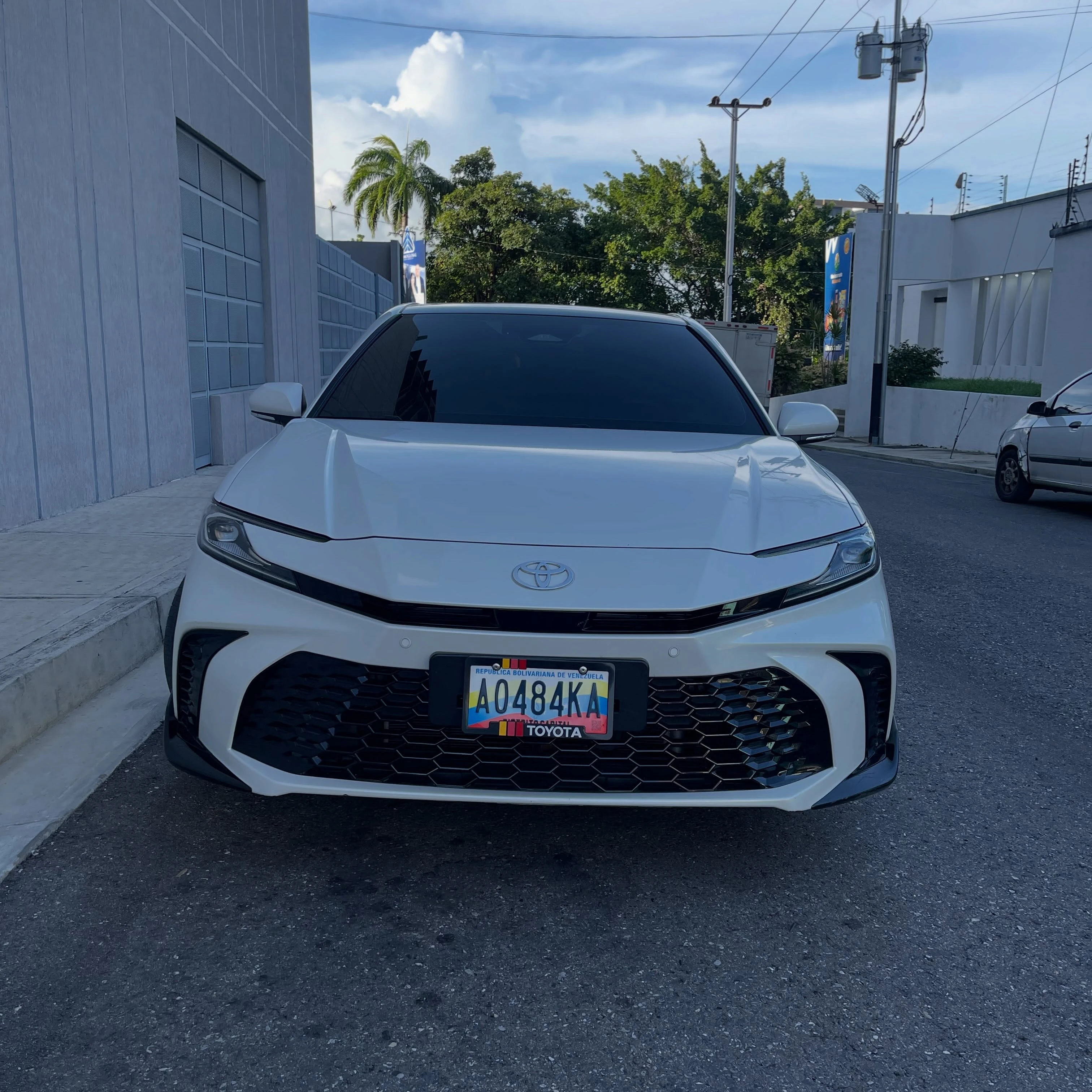 2025 Toyota Camry Hev — foto 2