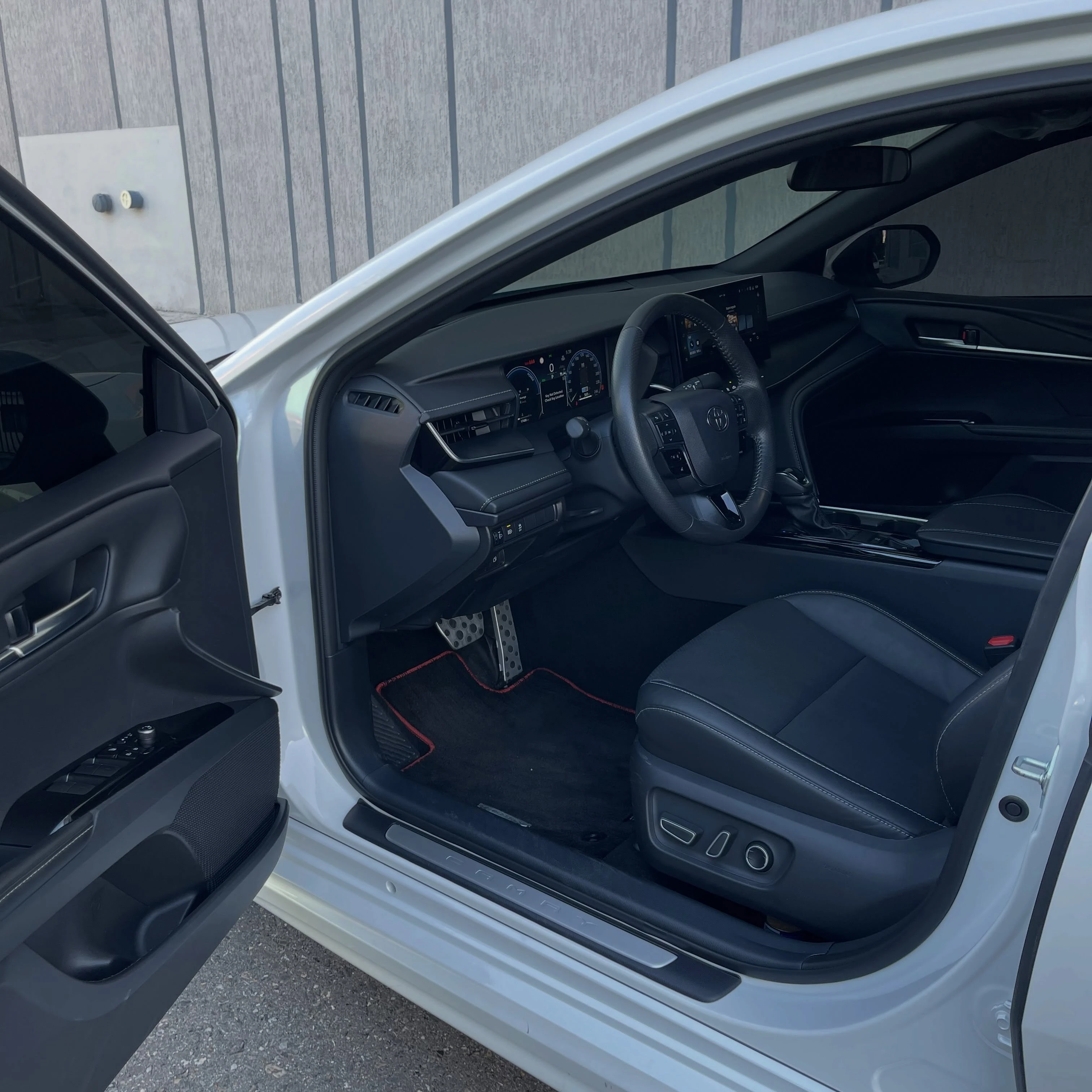 2025 Toyota Camry Hev — foto 9