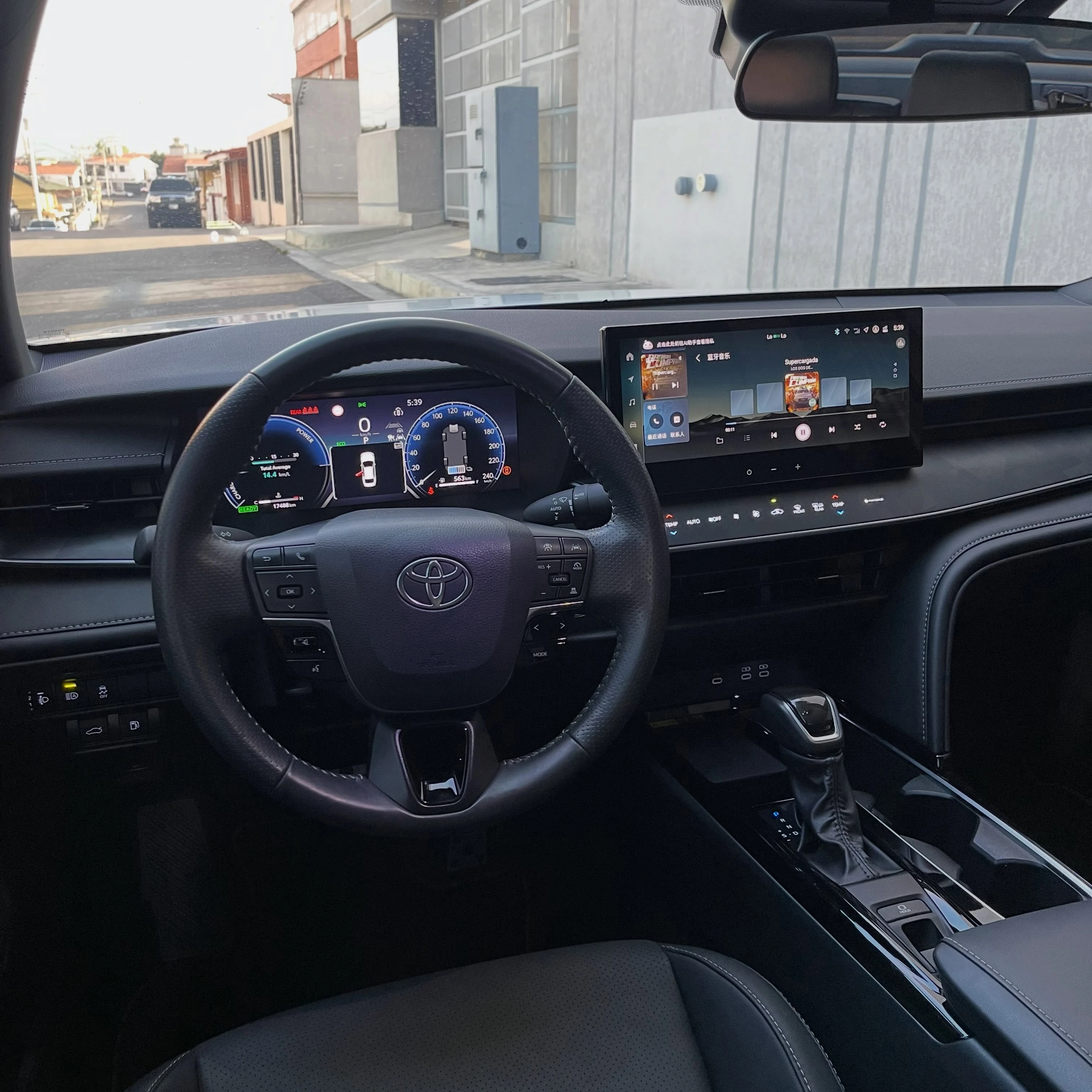 2025 Toyota Camry Hev — foto 11