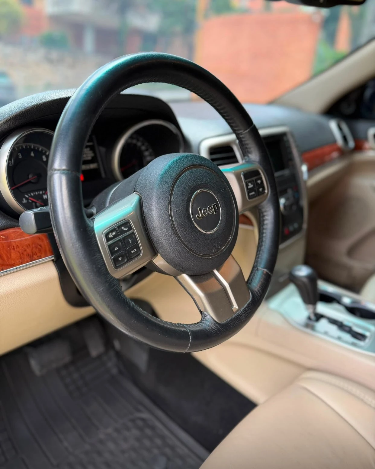 2012 Jeep Grand Cherokee Limited — foto 6