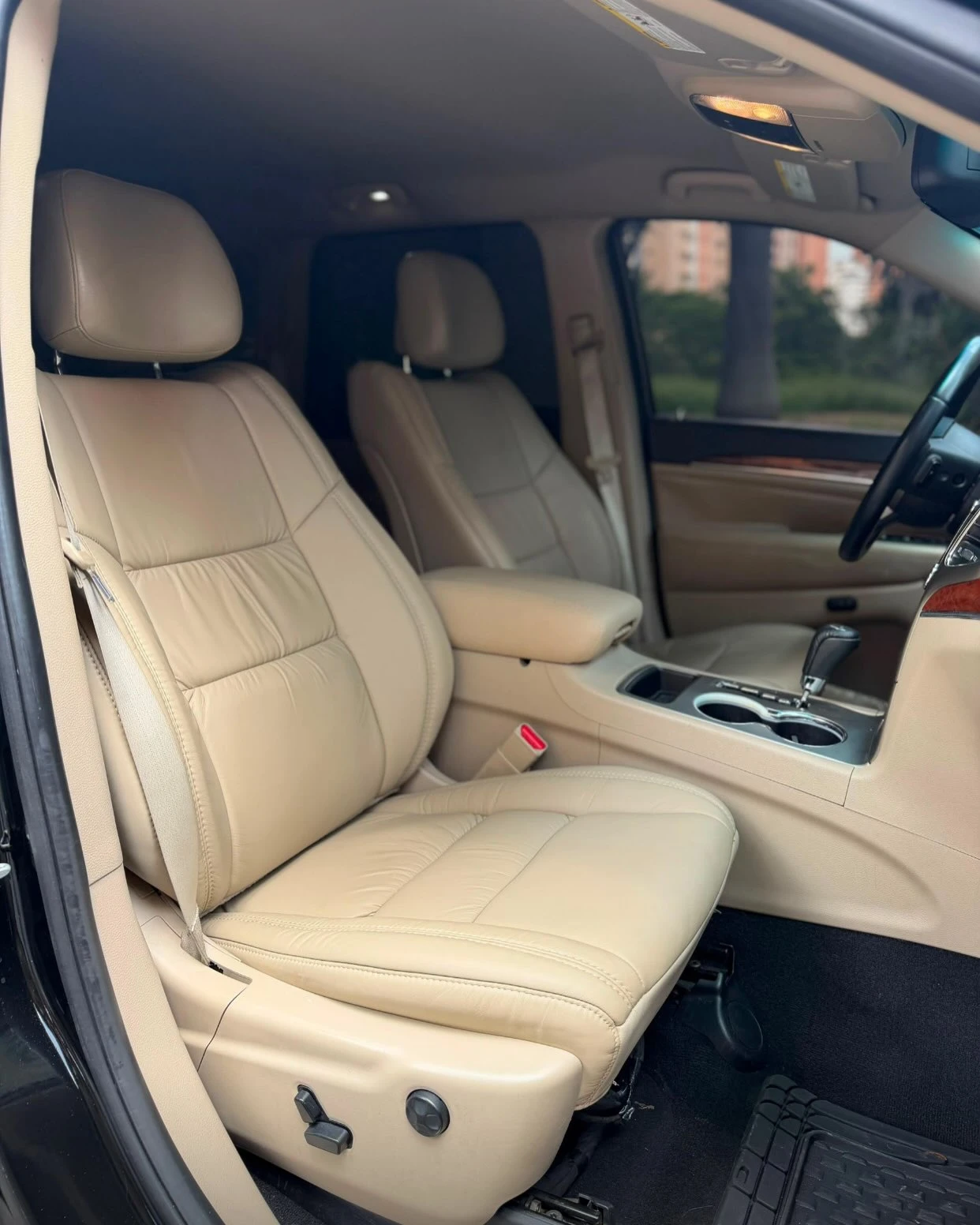 2012 Jeep Grand Cherokee Limited — foto 9