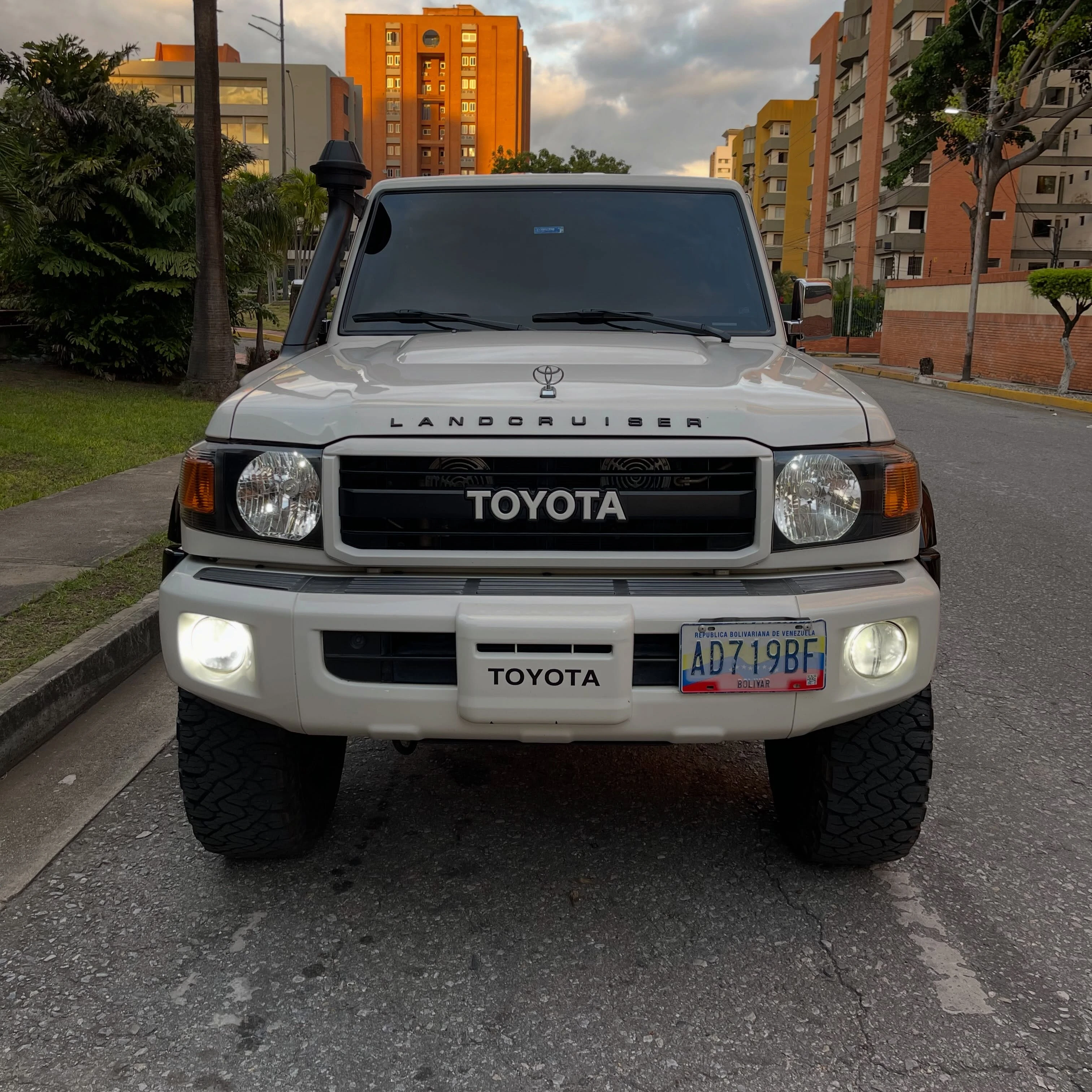 2023 Toyota Land Cruiser Machito Dubai — foto 2