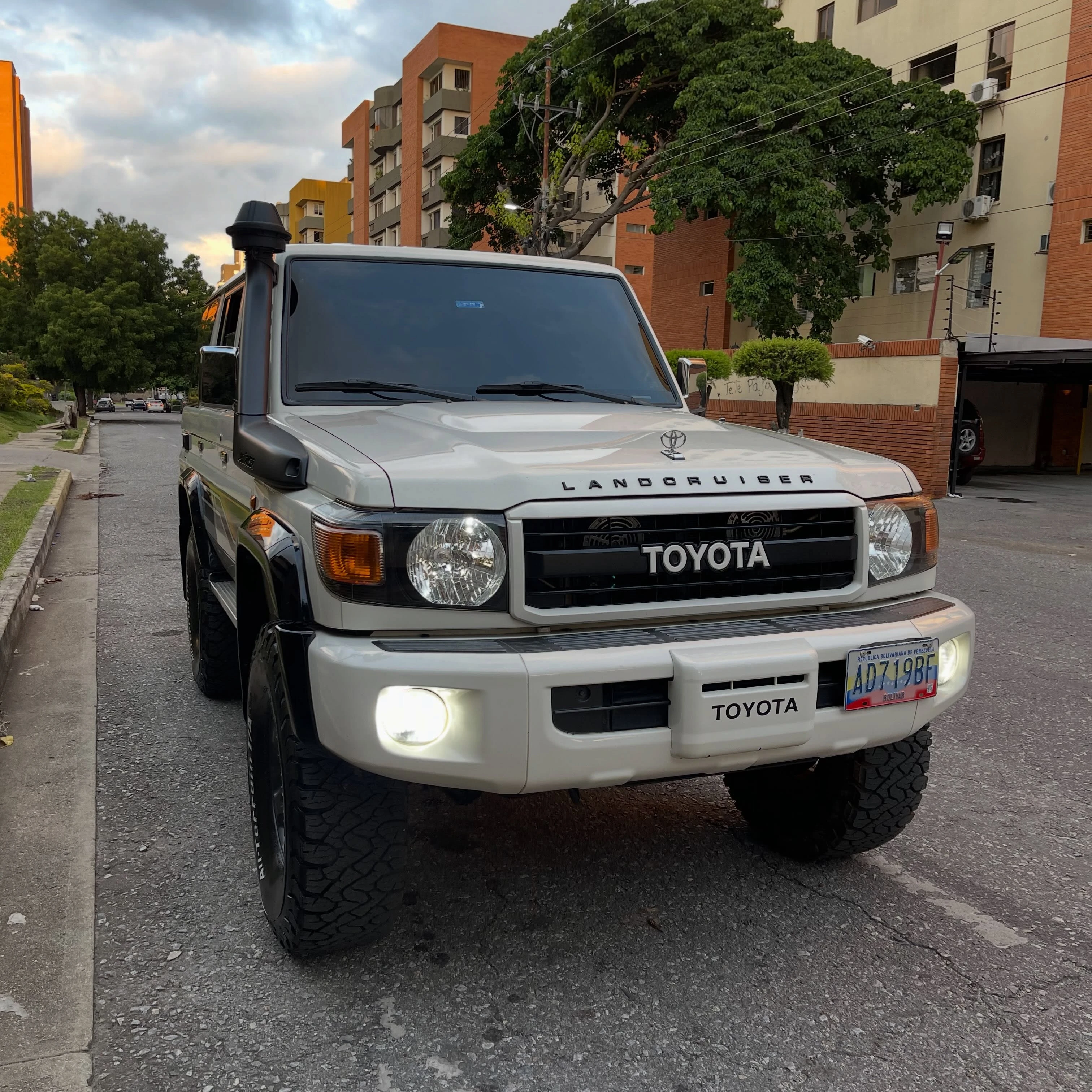 2023 Toyota Land Cruiser Machito Dubai — foto 3