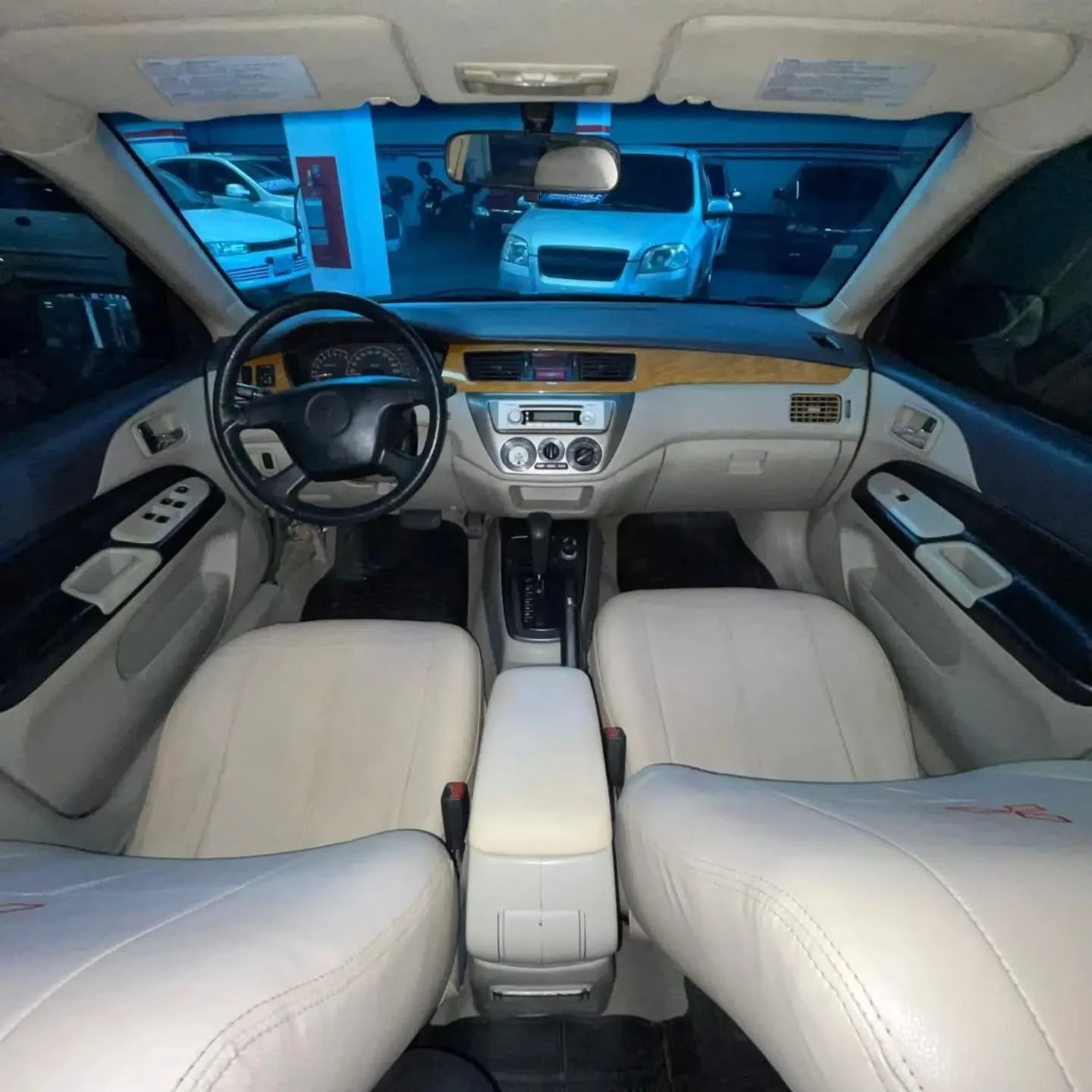 2011 Mitsubishi Lancer Touring — foto 7