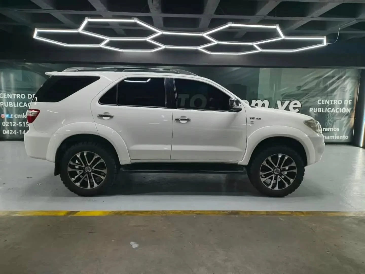 2011 Toyota Fortuner — foto 2