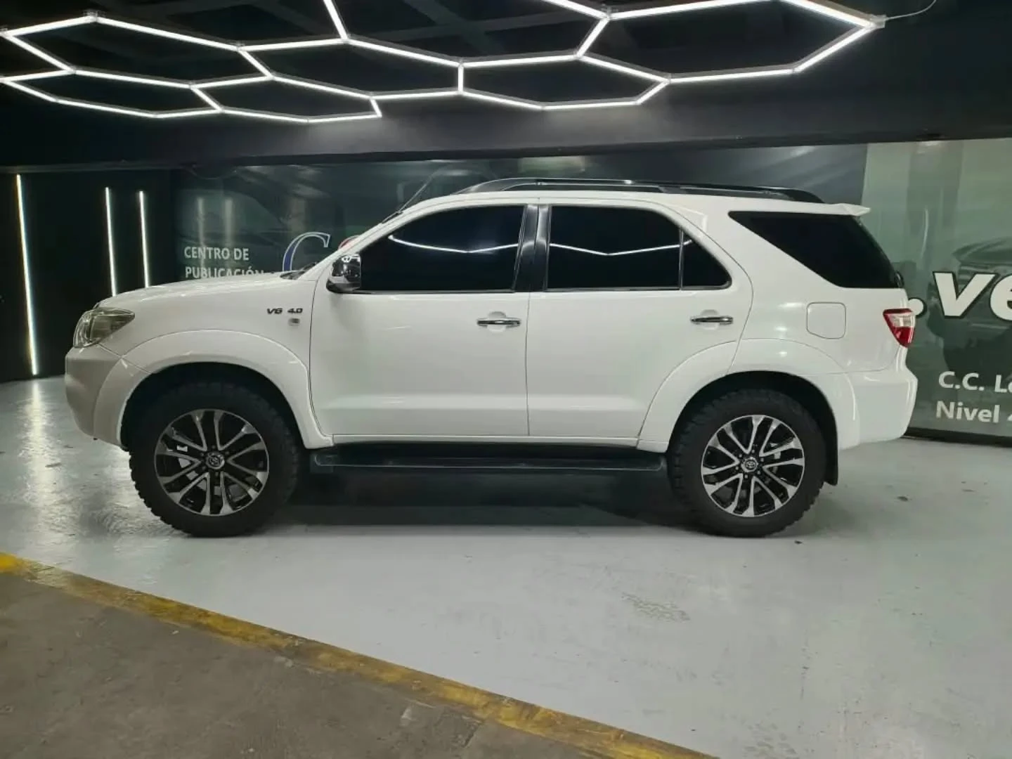 2011 Toyota Fortuner — foto 3