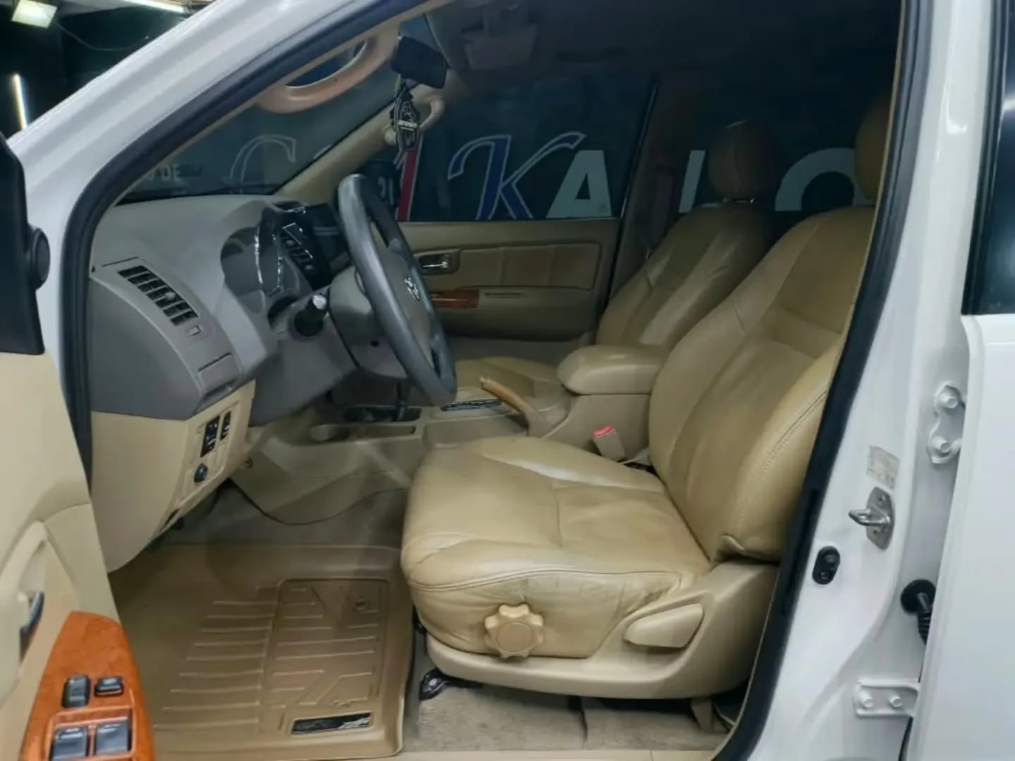 2011 Toyota Fortuner — foto 6