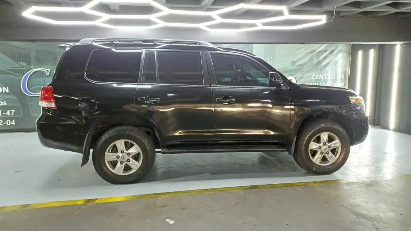 2010 Toyota Land Cruiser — foto 2