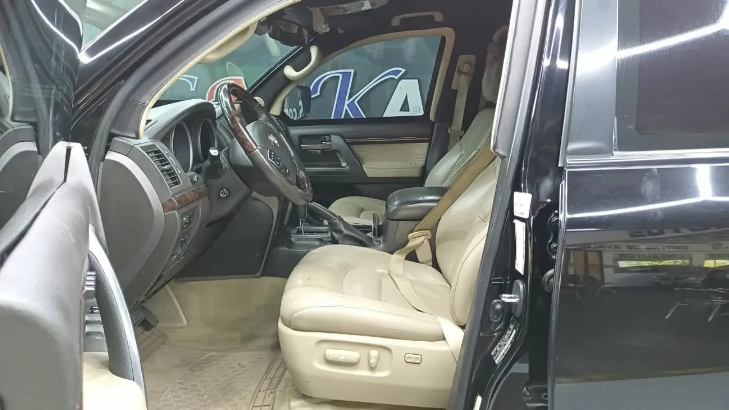 2010 Toyota Land Cruiser — foto 5