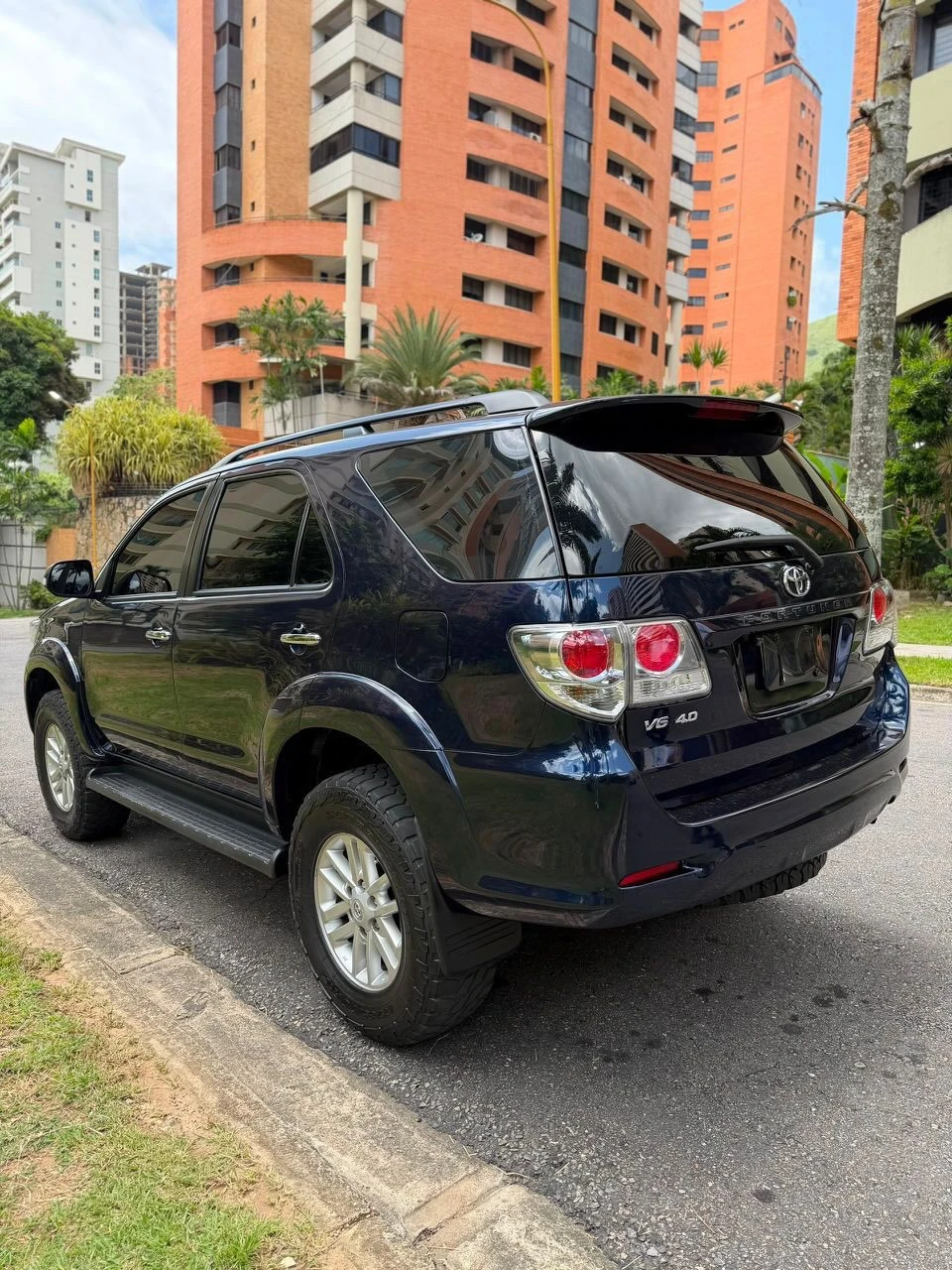2013 Toyota Fortuner — foto 2