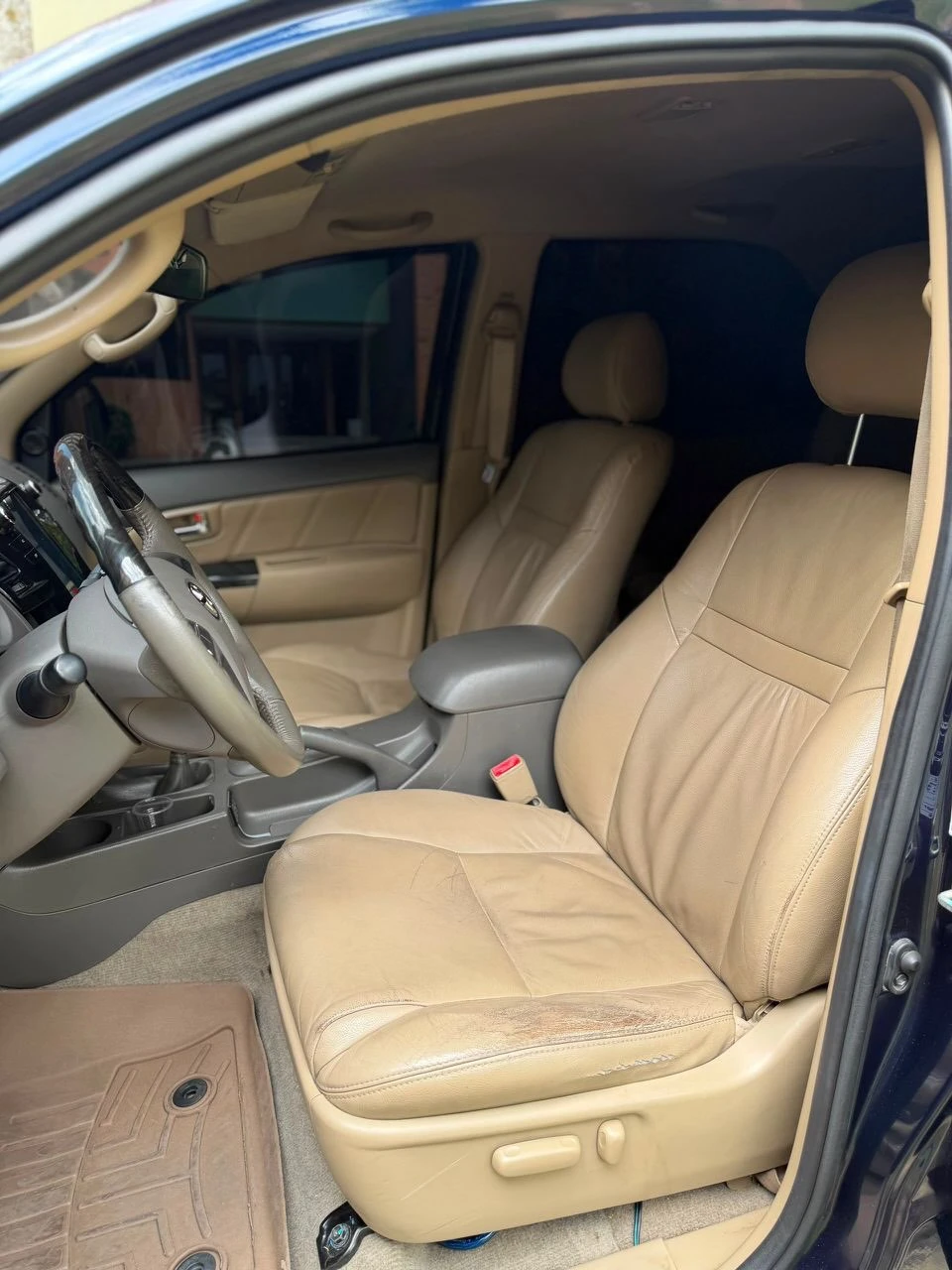 2013 Toyota Fortuner — foto 6