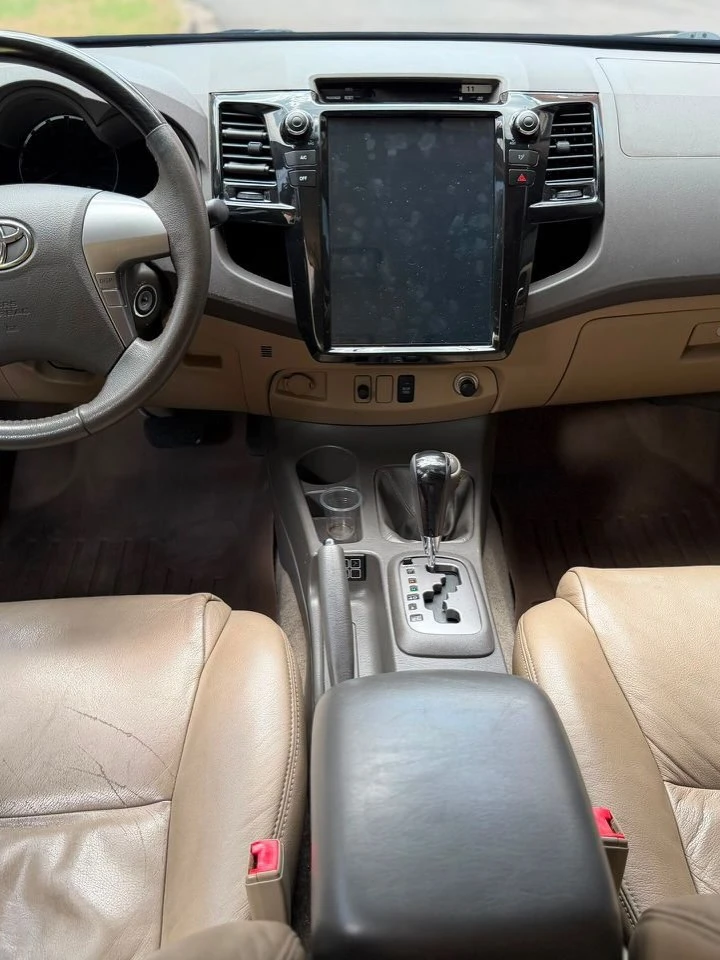 2013 Toyota Fortuner — foto 9
