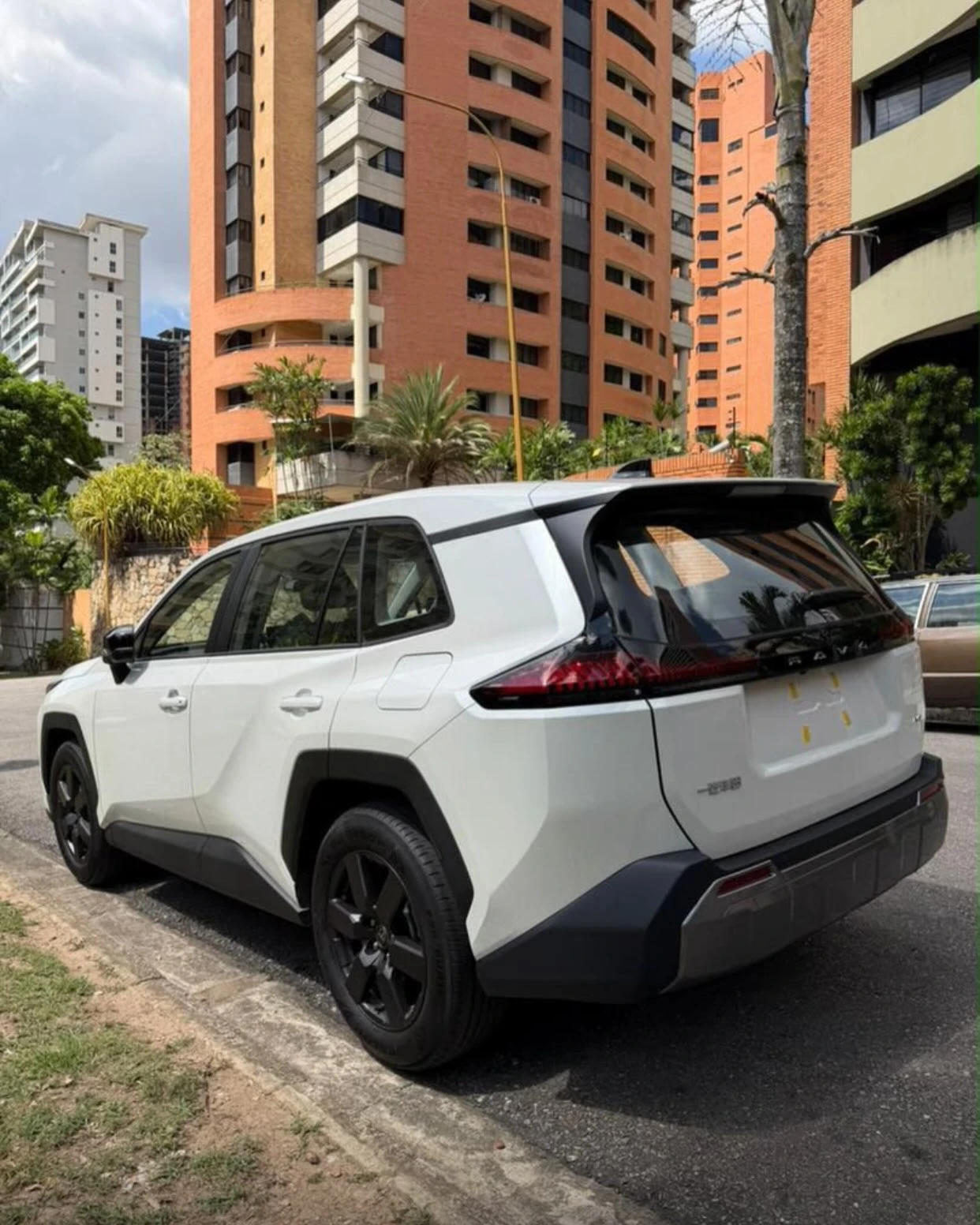 2026 Toyota RAV4 — foto 3