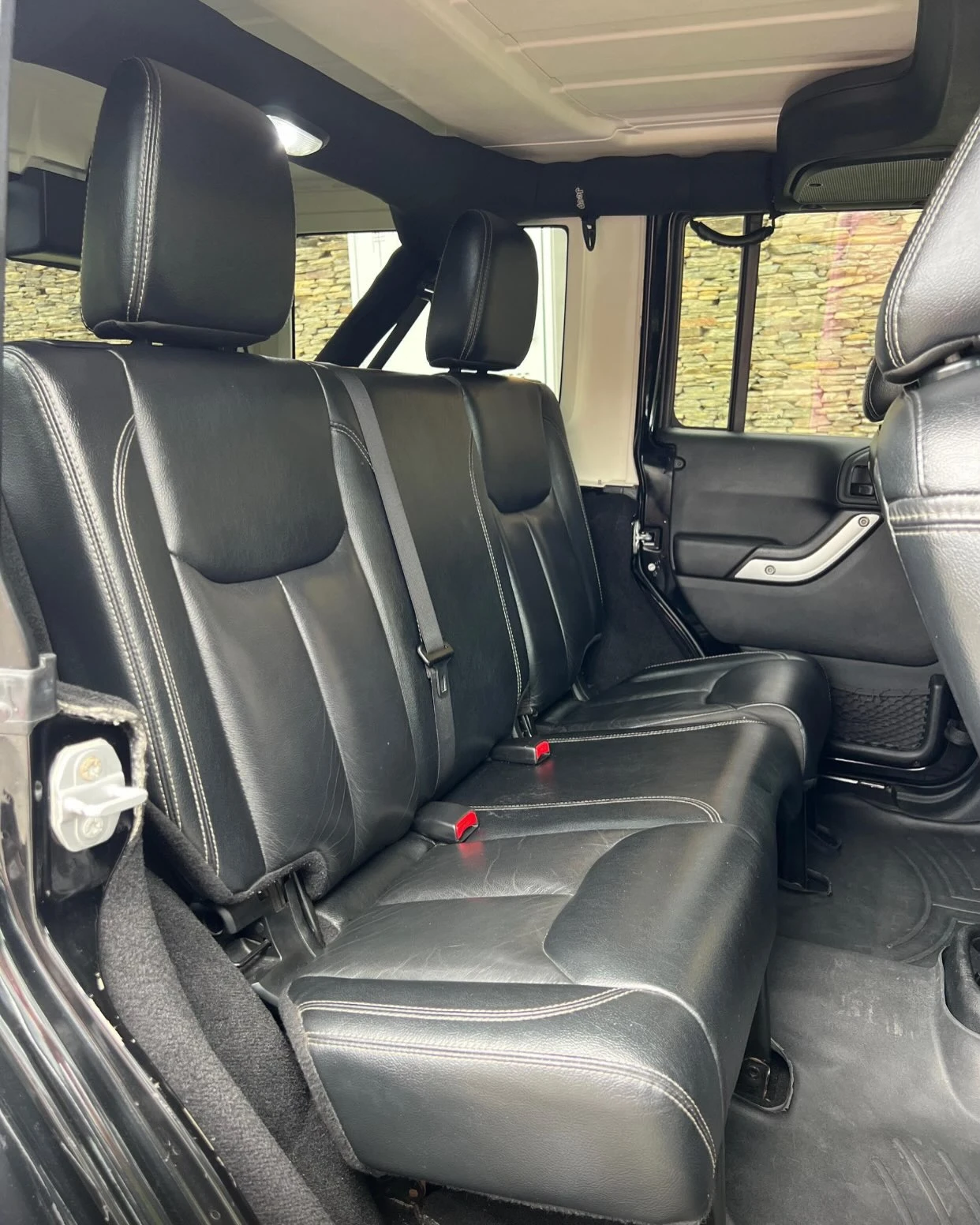 2015 Jeep Wrangler Rubicon Sahara — foto 9