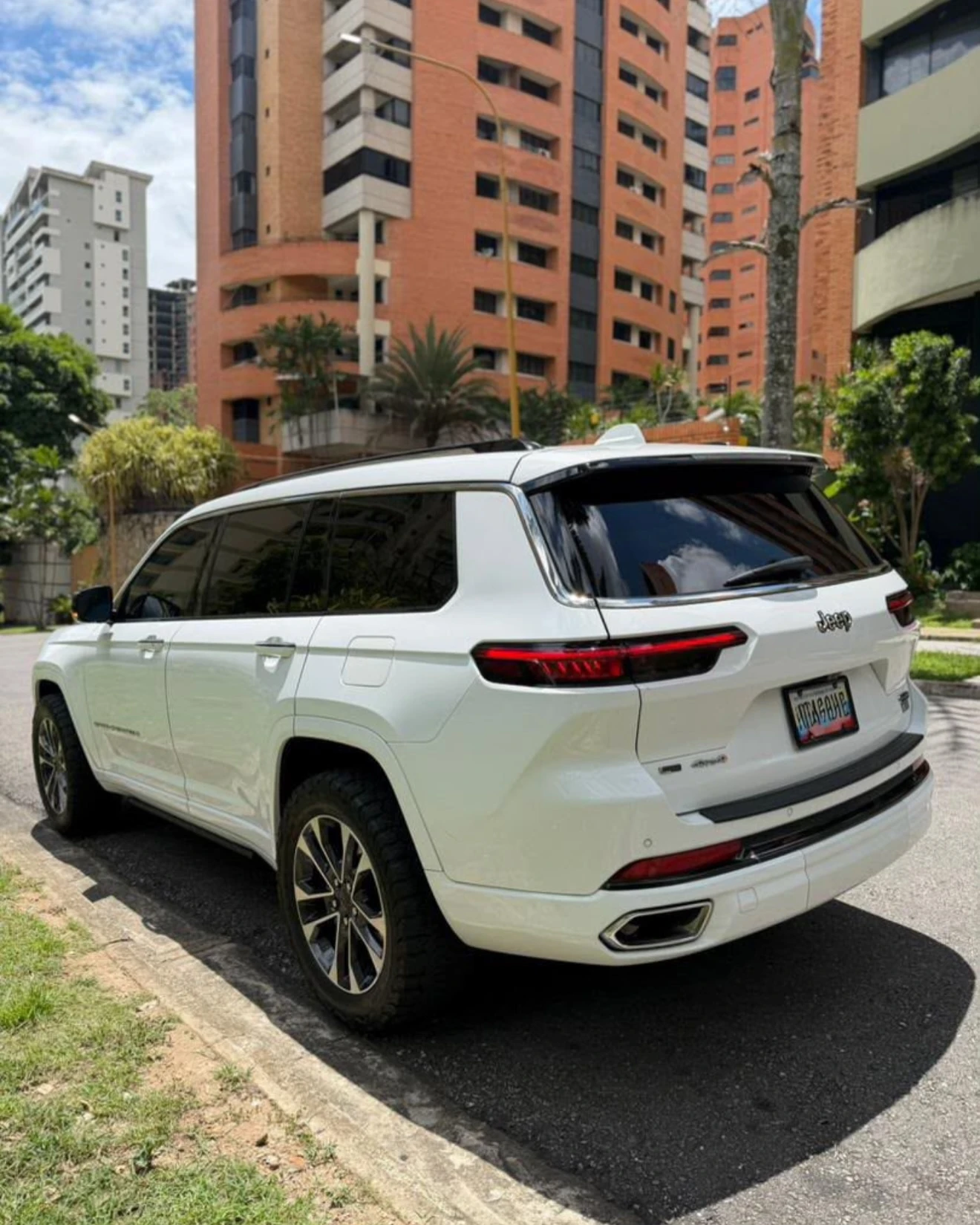 2022 Jeep Grand Cherokee Overland — foto 3