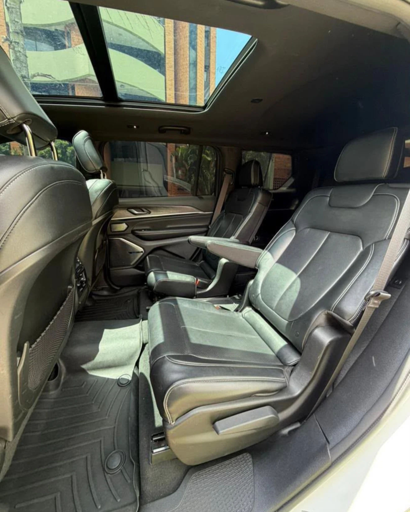 2022 Jeep Grand Cherokee Overland — foto 9