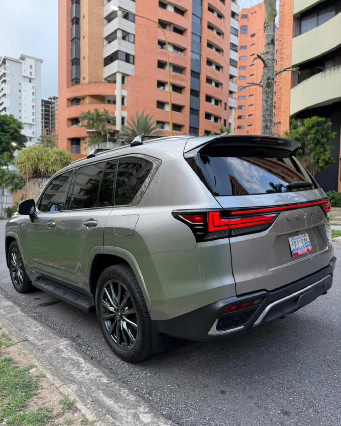 2023 Lexus LX 600 — foto 3