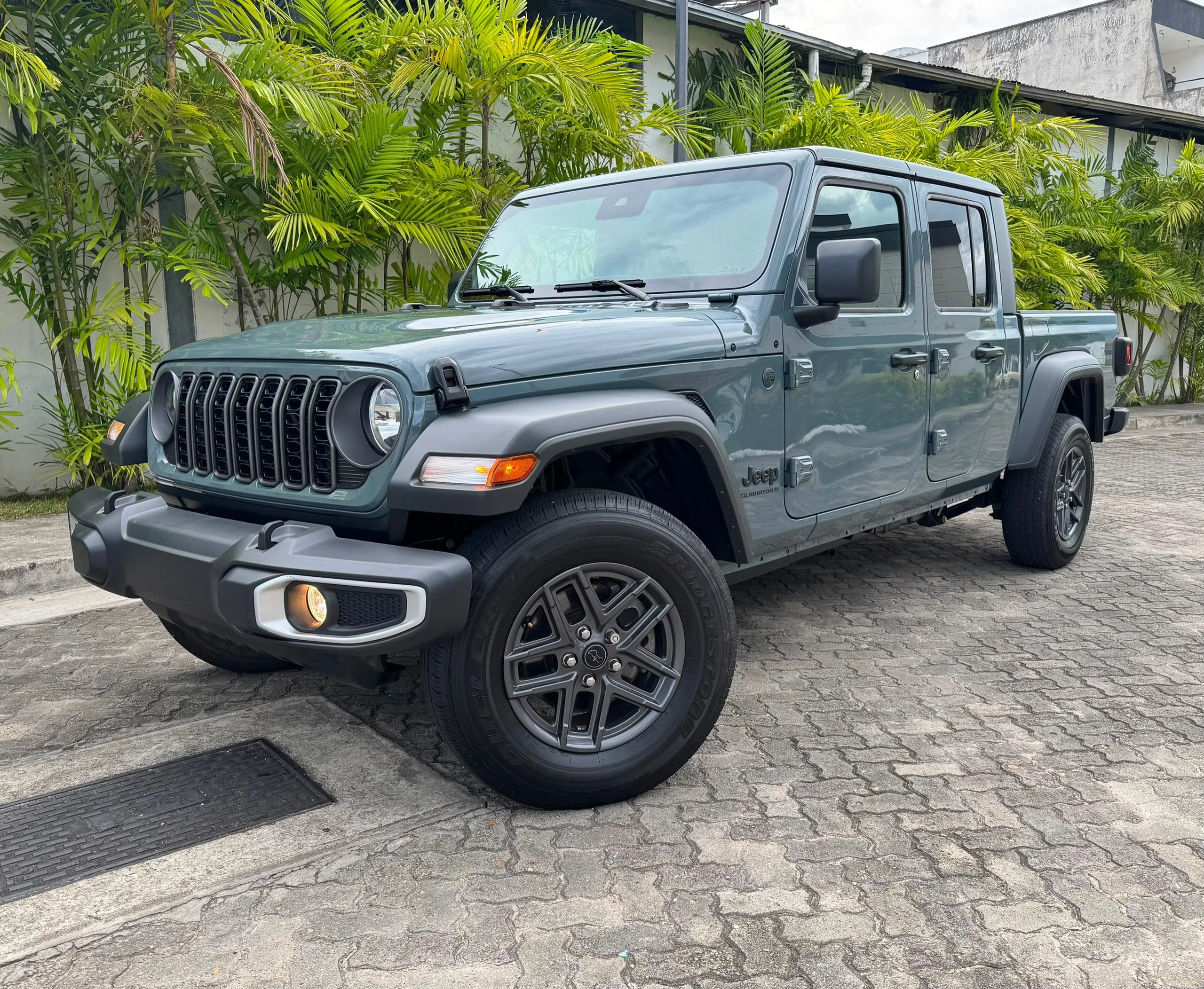 2025 Jeep Gladiator