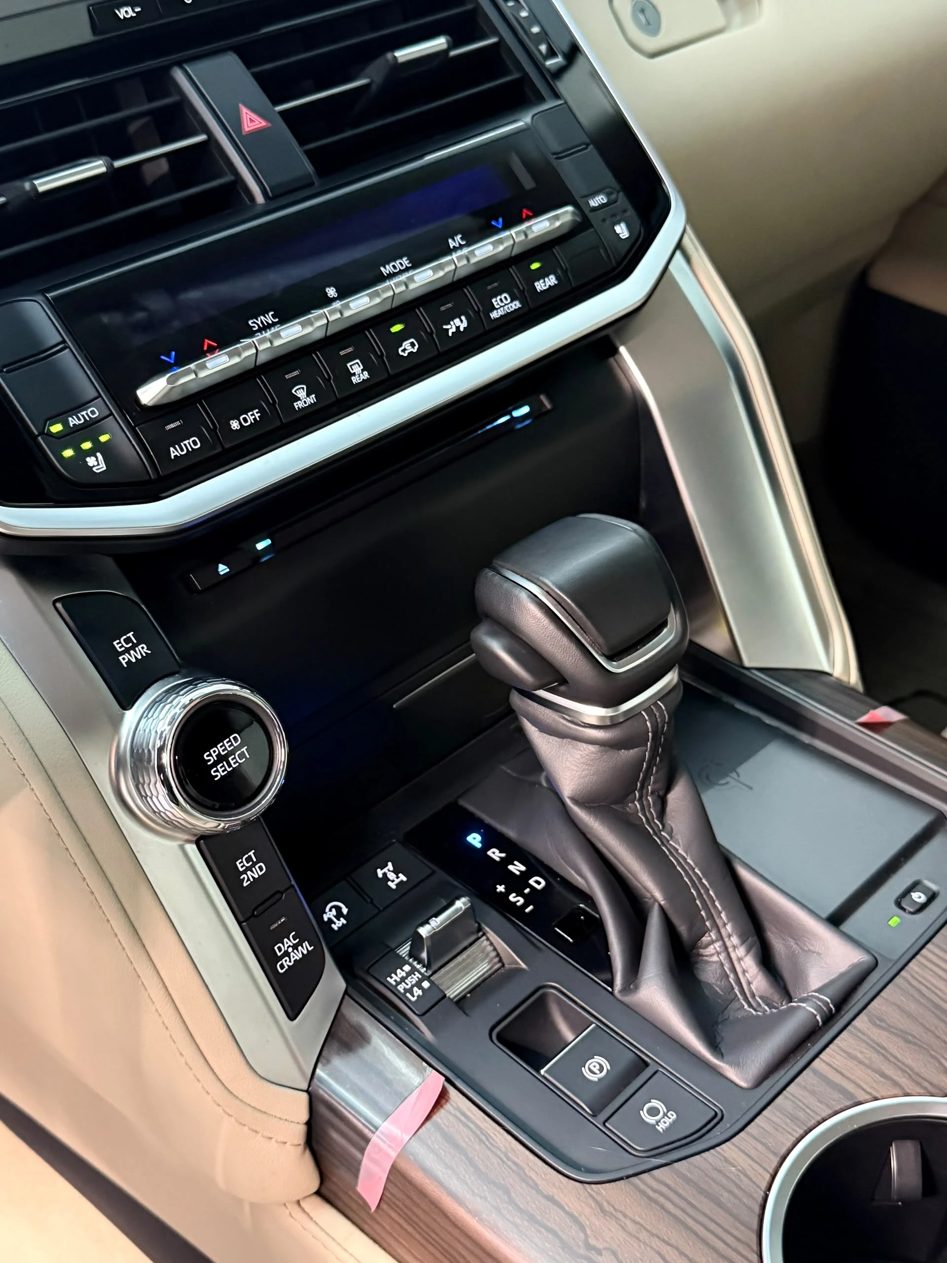 2025 Toyota Land Cruiser — foto 10