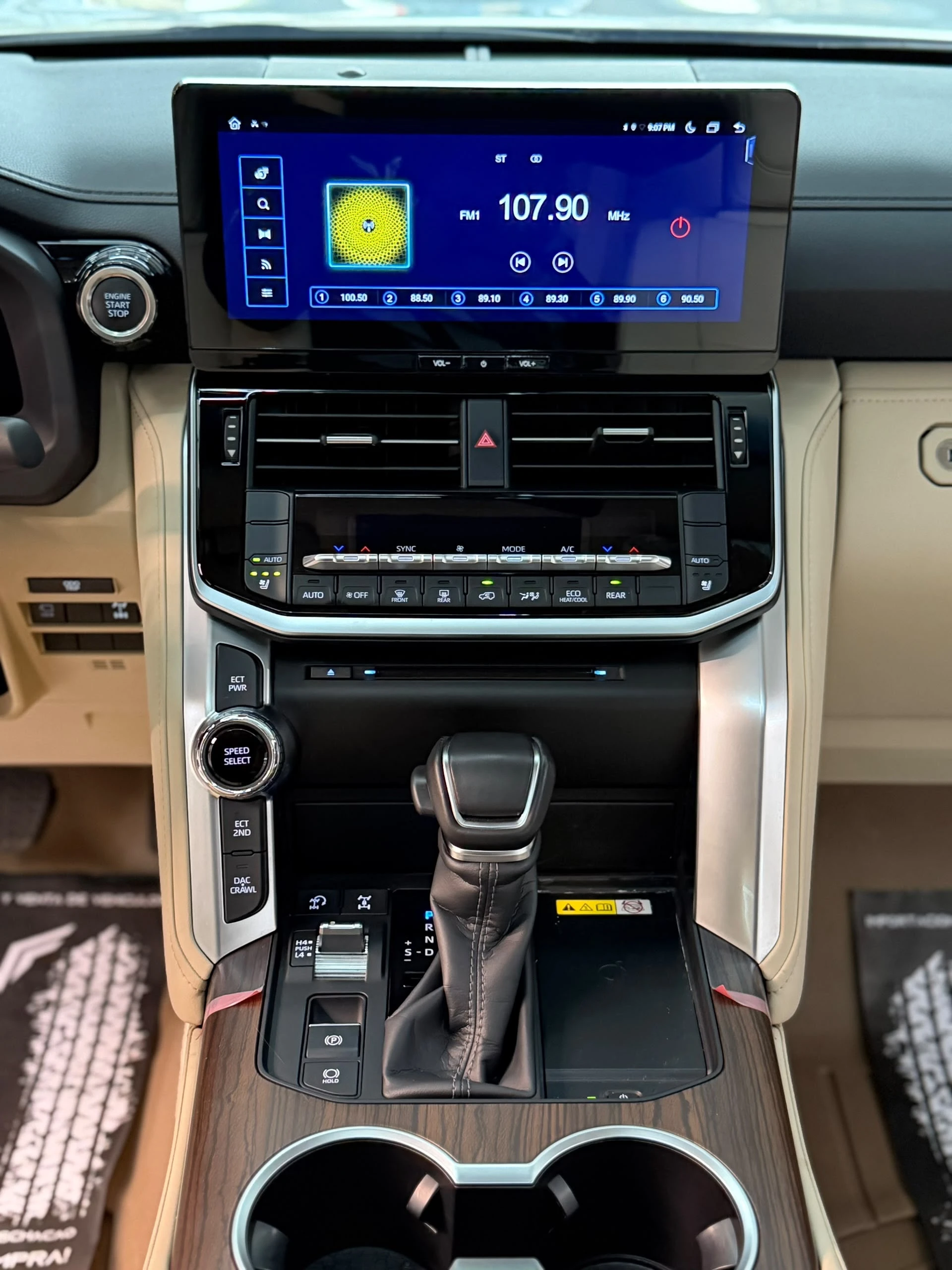 2025 Toyota Land Cruiser — foto 13