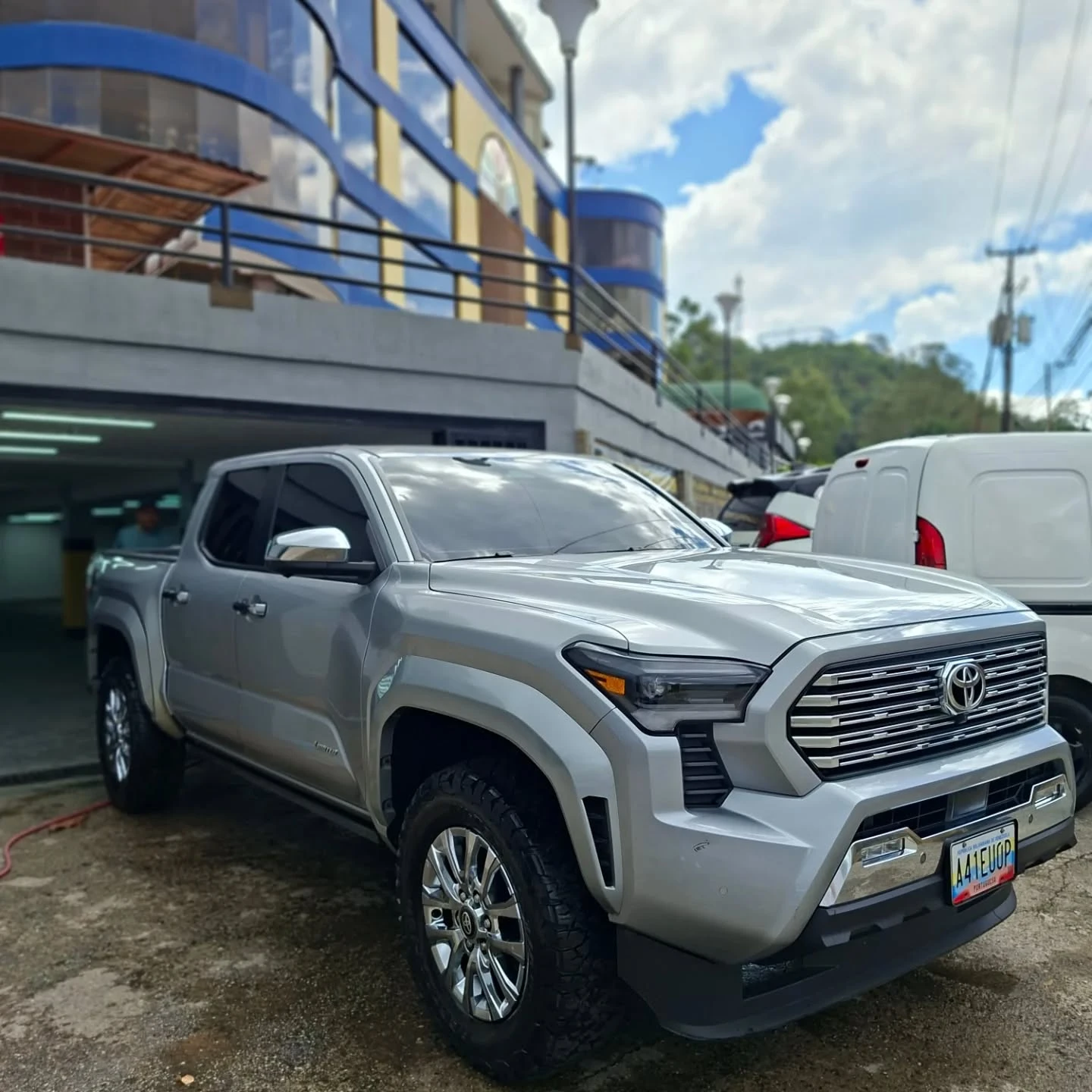 2024 Toyota Tacoma LIMITED — foto 2