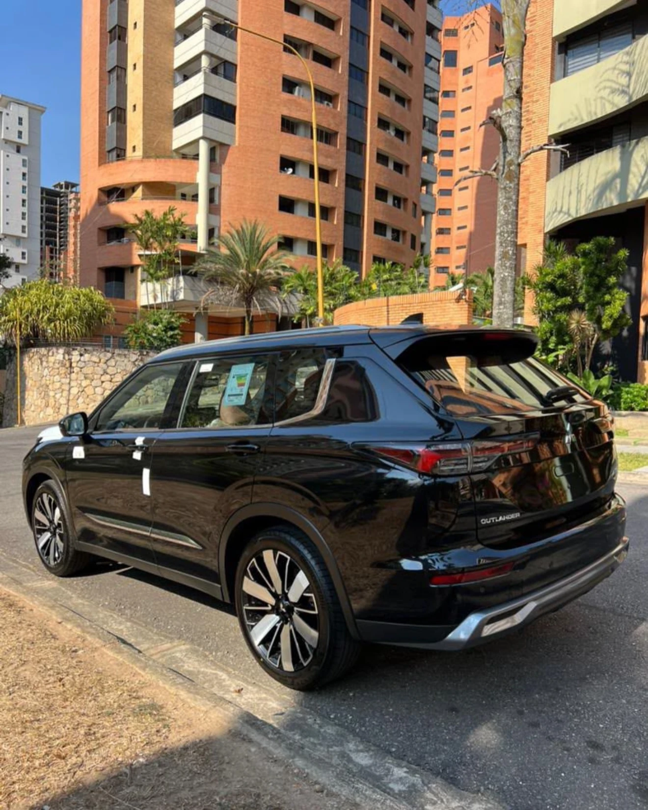 2026 Mitsubishi Outlander Launch edition — foto 3