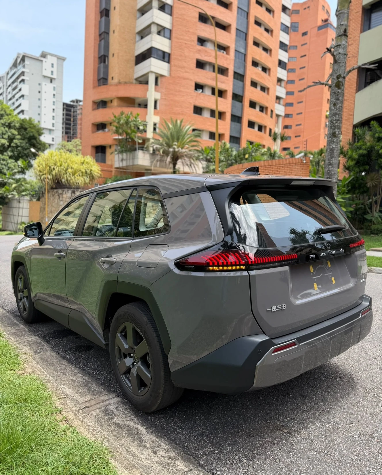 2026 Toyota RAV4 — foto 4