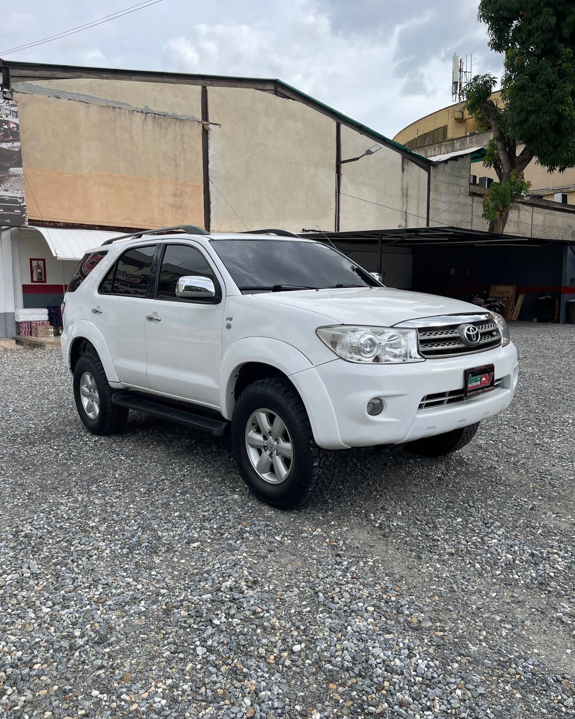 2011 Toyota Fortuner FORTUNER — foto 3