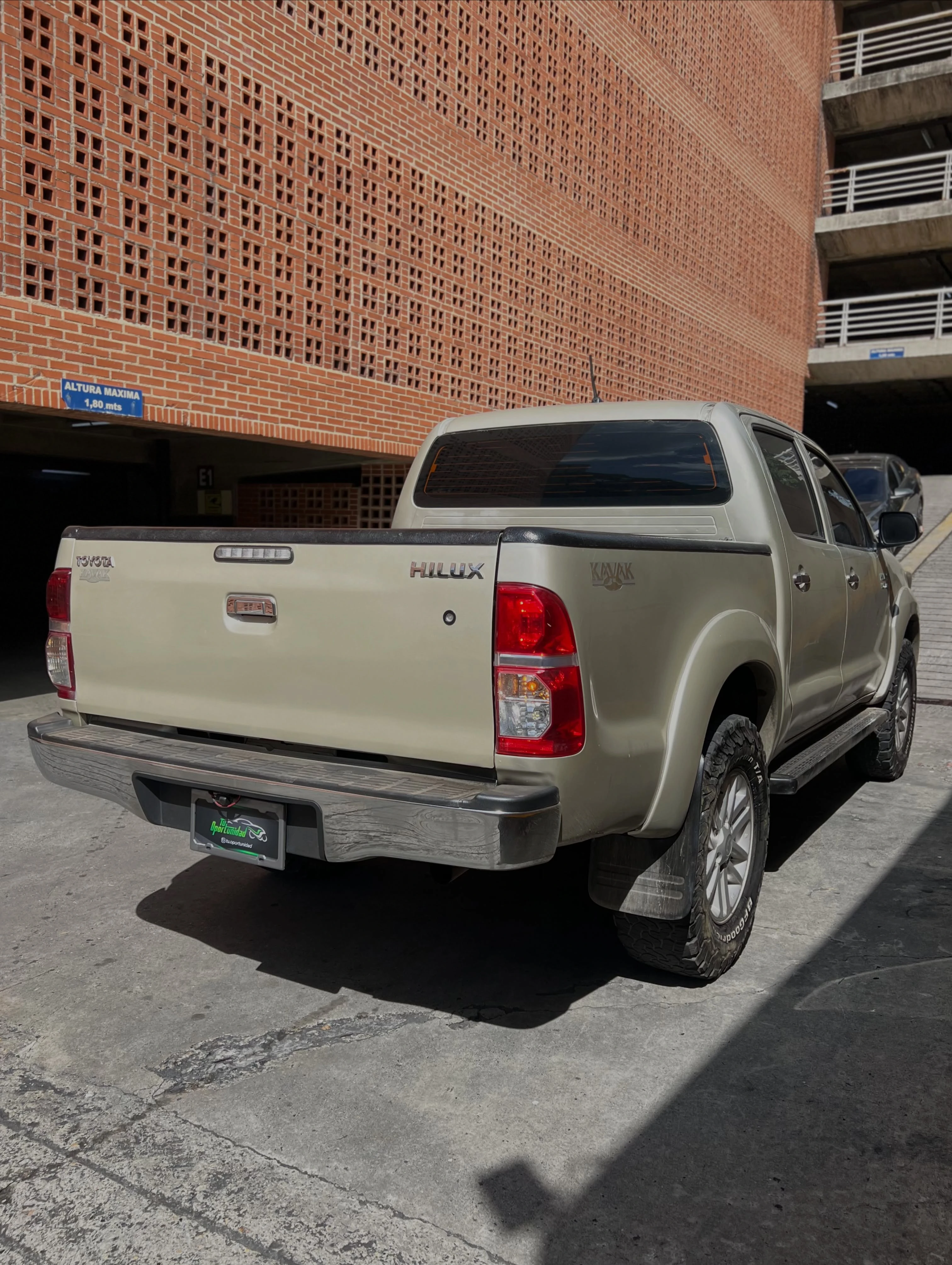 2015 Toyota Hilux Kavak — foto 3