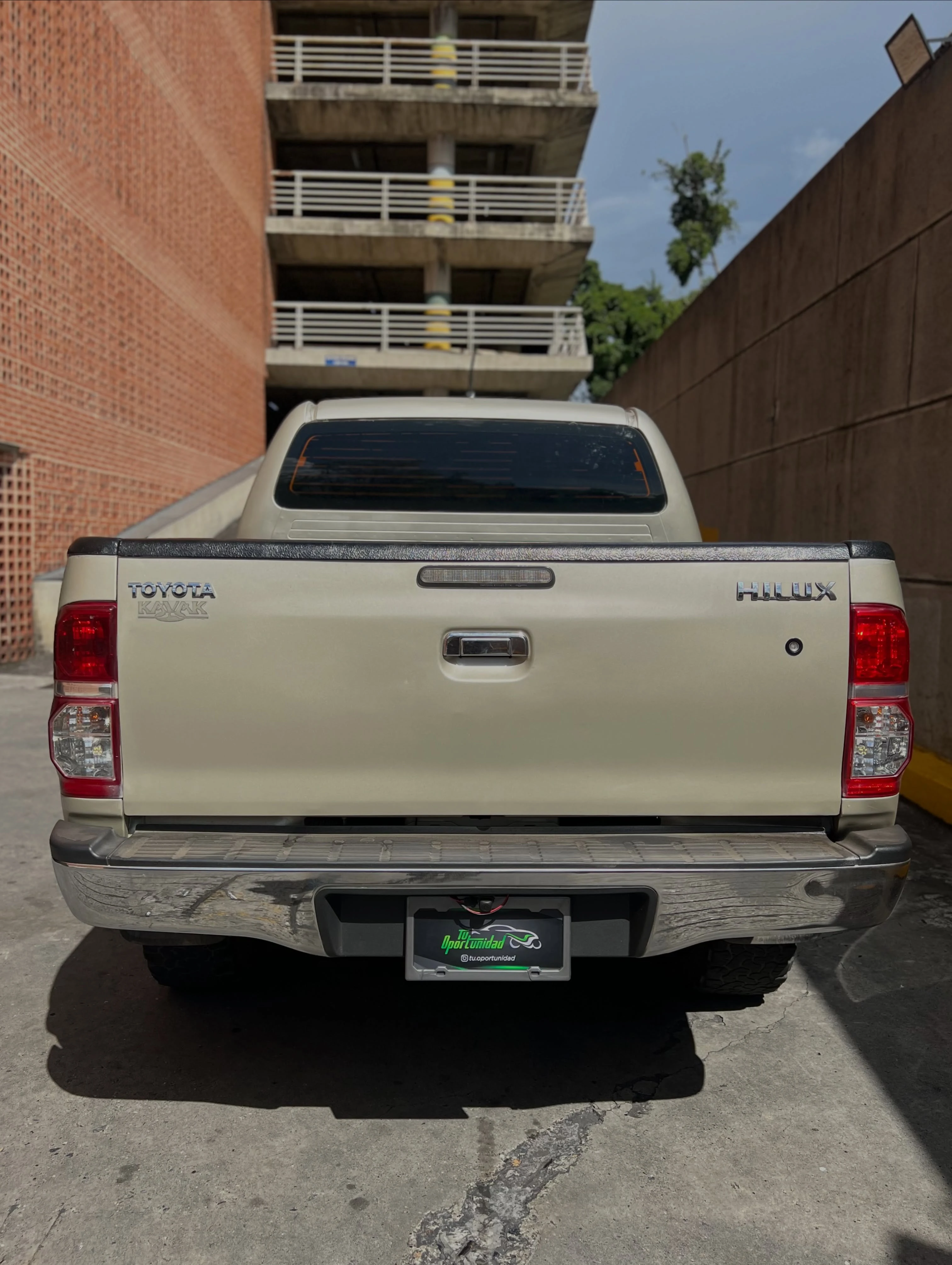 2015 Toyota Hilux Kavak — foto 4