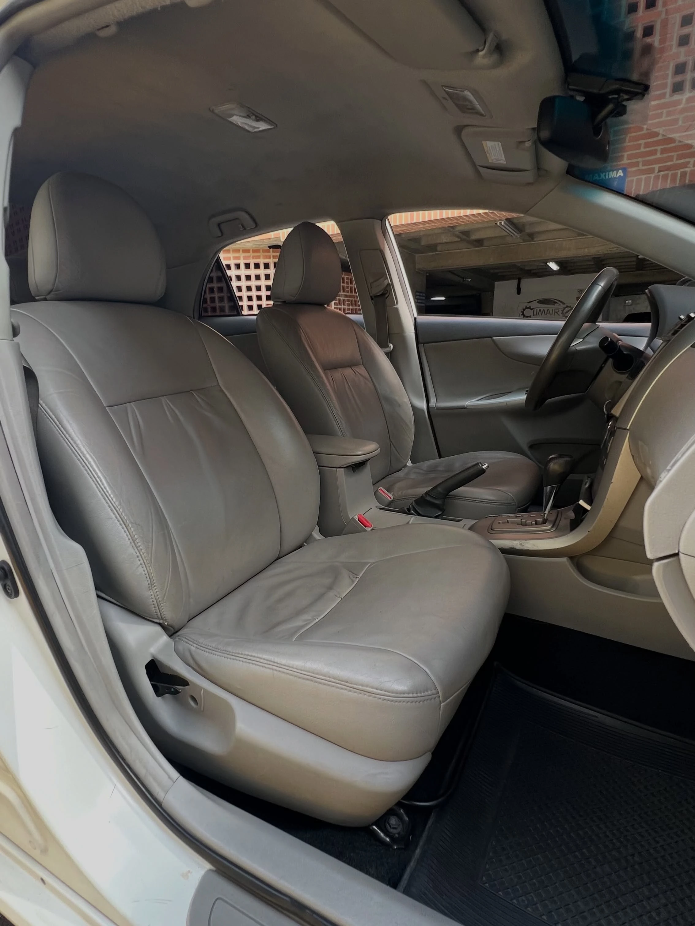 2010 Toyota Corolla GLi — foto 12