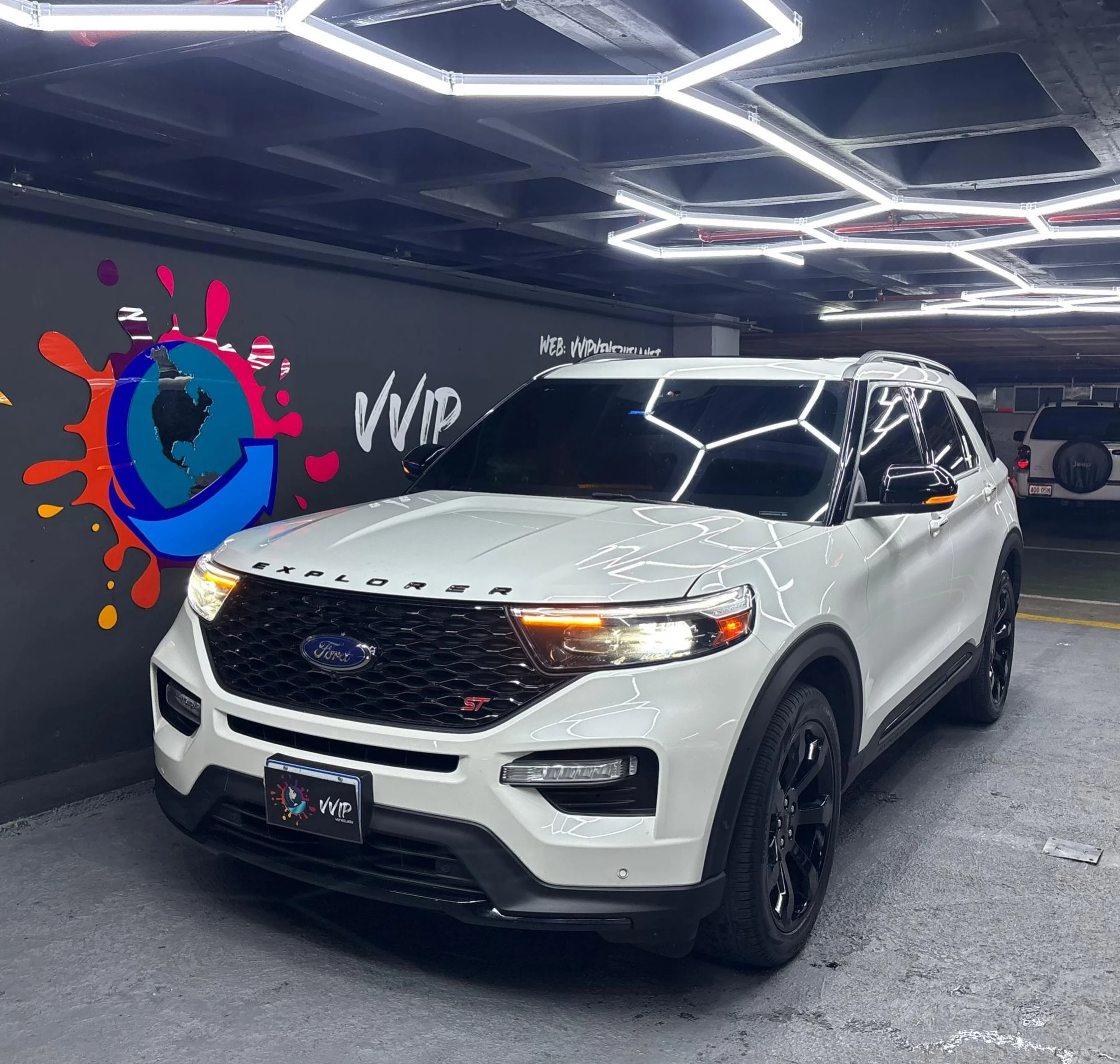 2023 Ford Explorer ST — foto 2