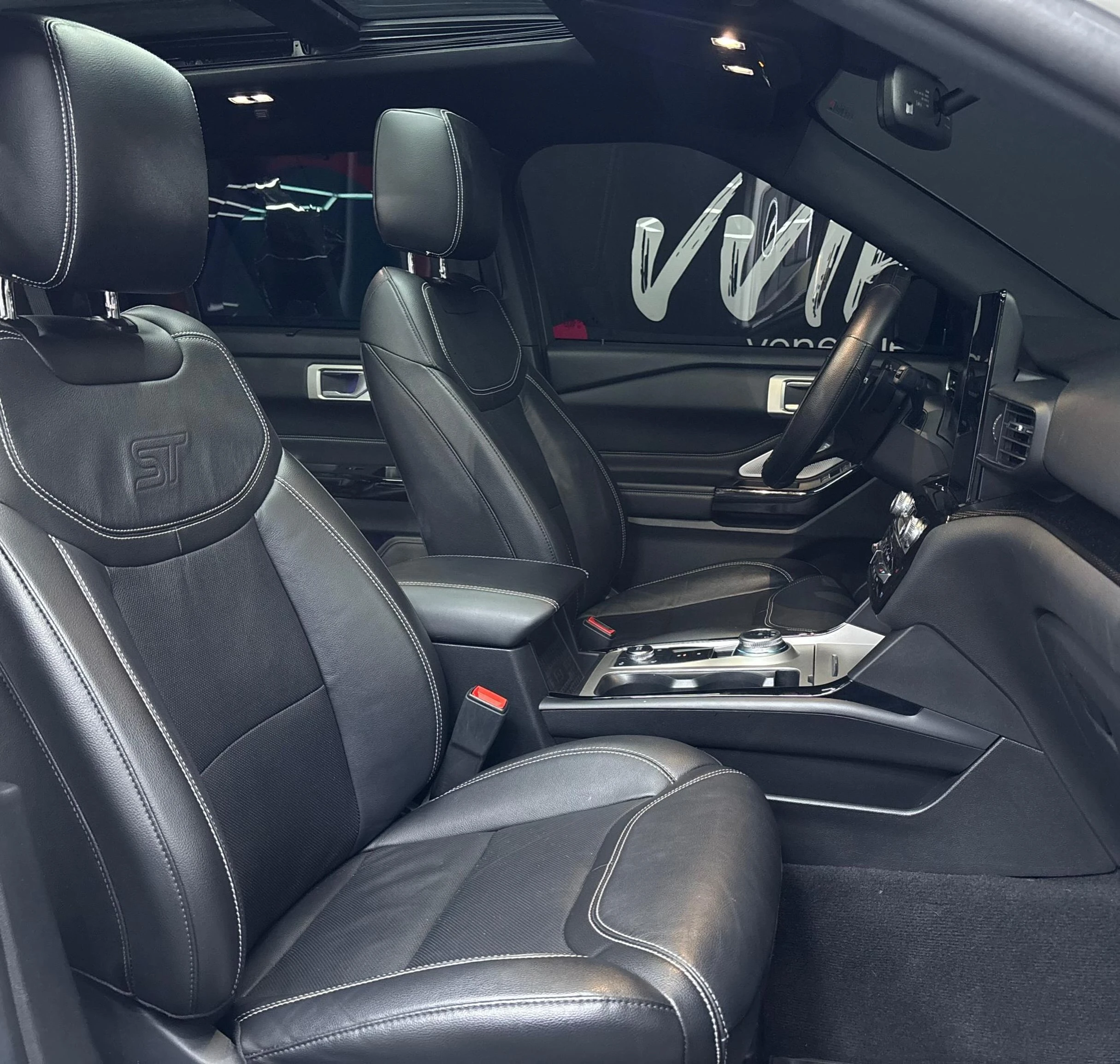 2023 Ford Explorer ST — foto 11
