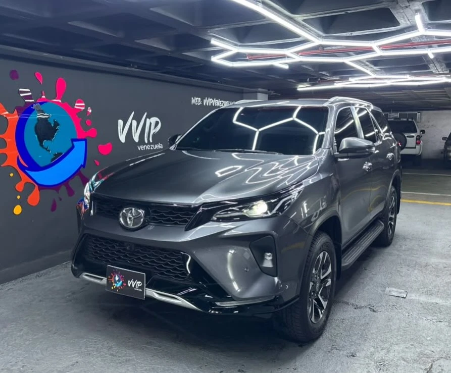 2025 Toyota Fortuner V6 — foto 2