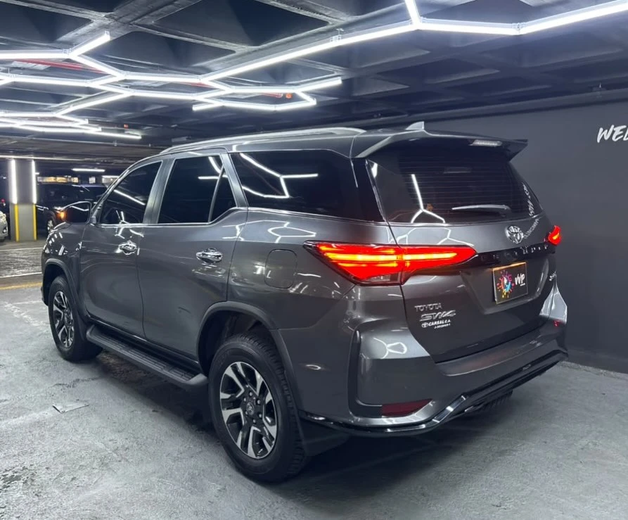2025 Toyota Fortuner V6 — foto 7