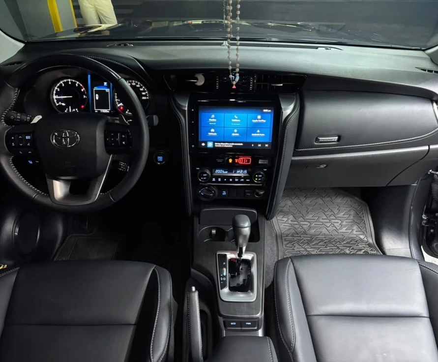 2025 Toyota Fortuner V6 — foto 10