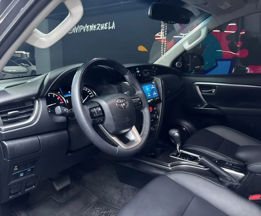 2025 Toyota Fortuner V6 — foto 8