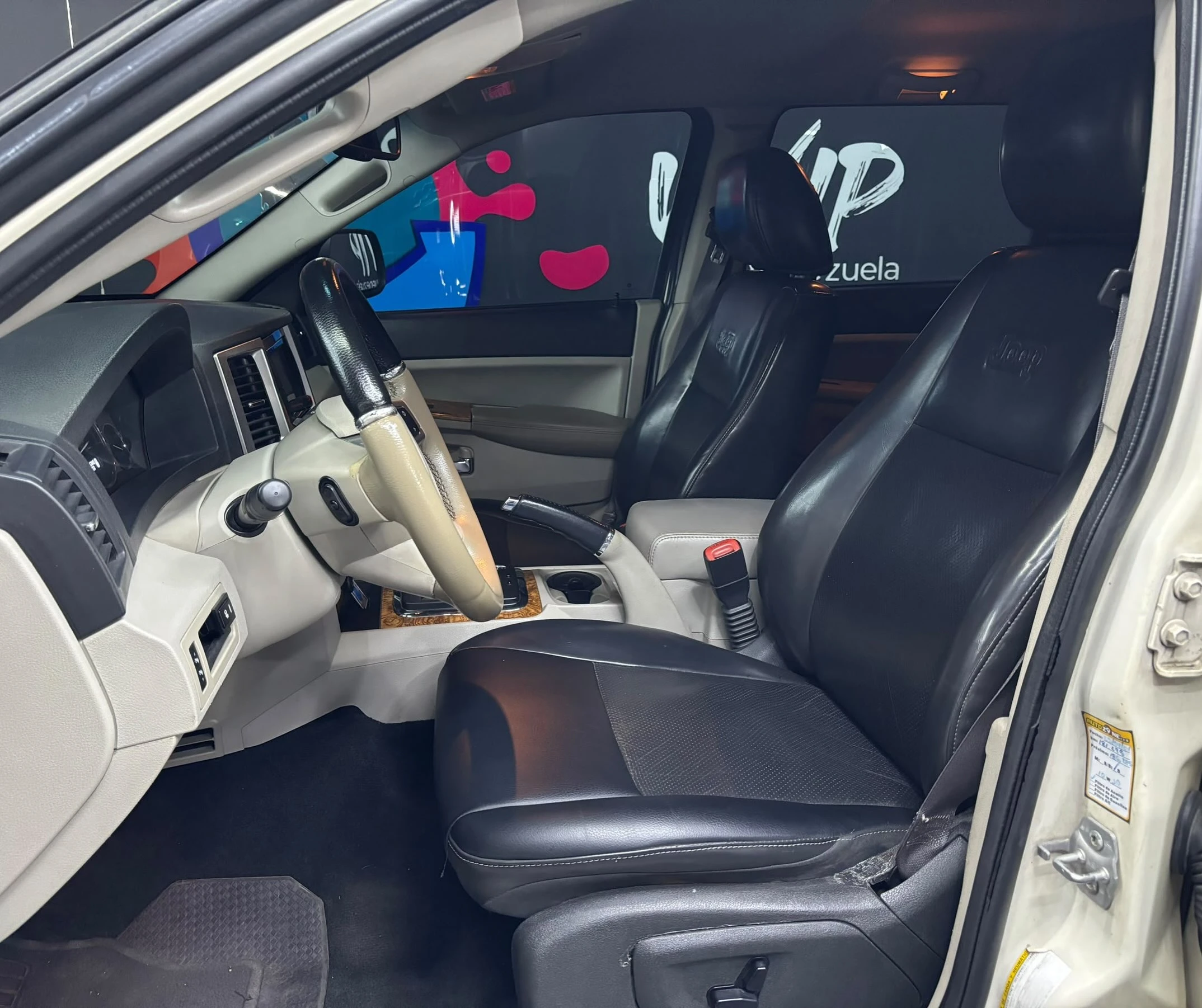 2009 Jeep Grand Cherokee V8 — foto 12
