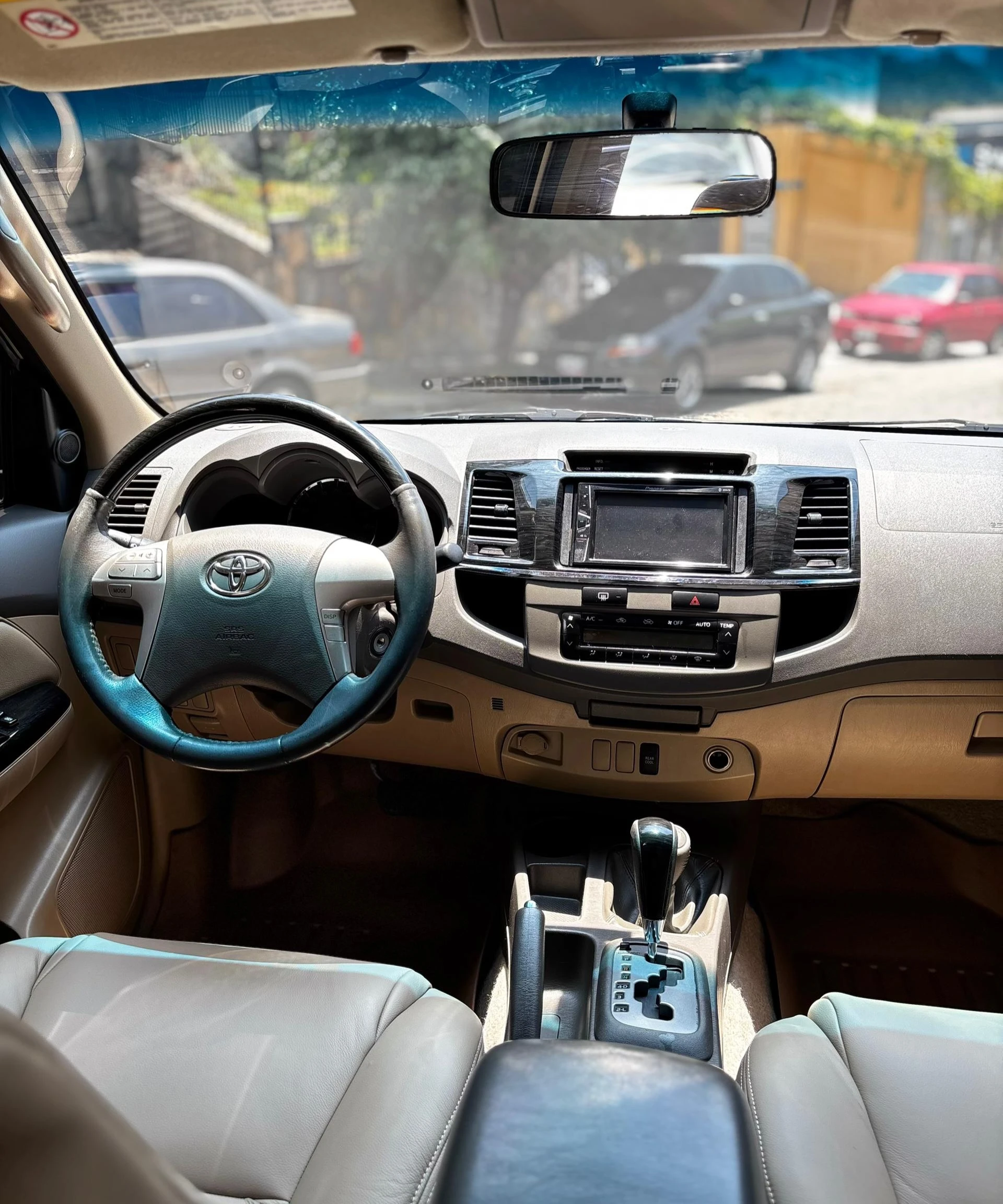 2013 Toyota Fortuner SR — foto 3