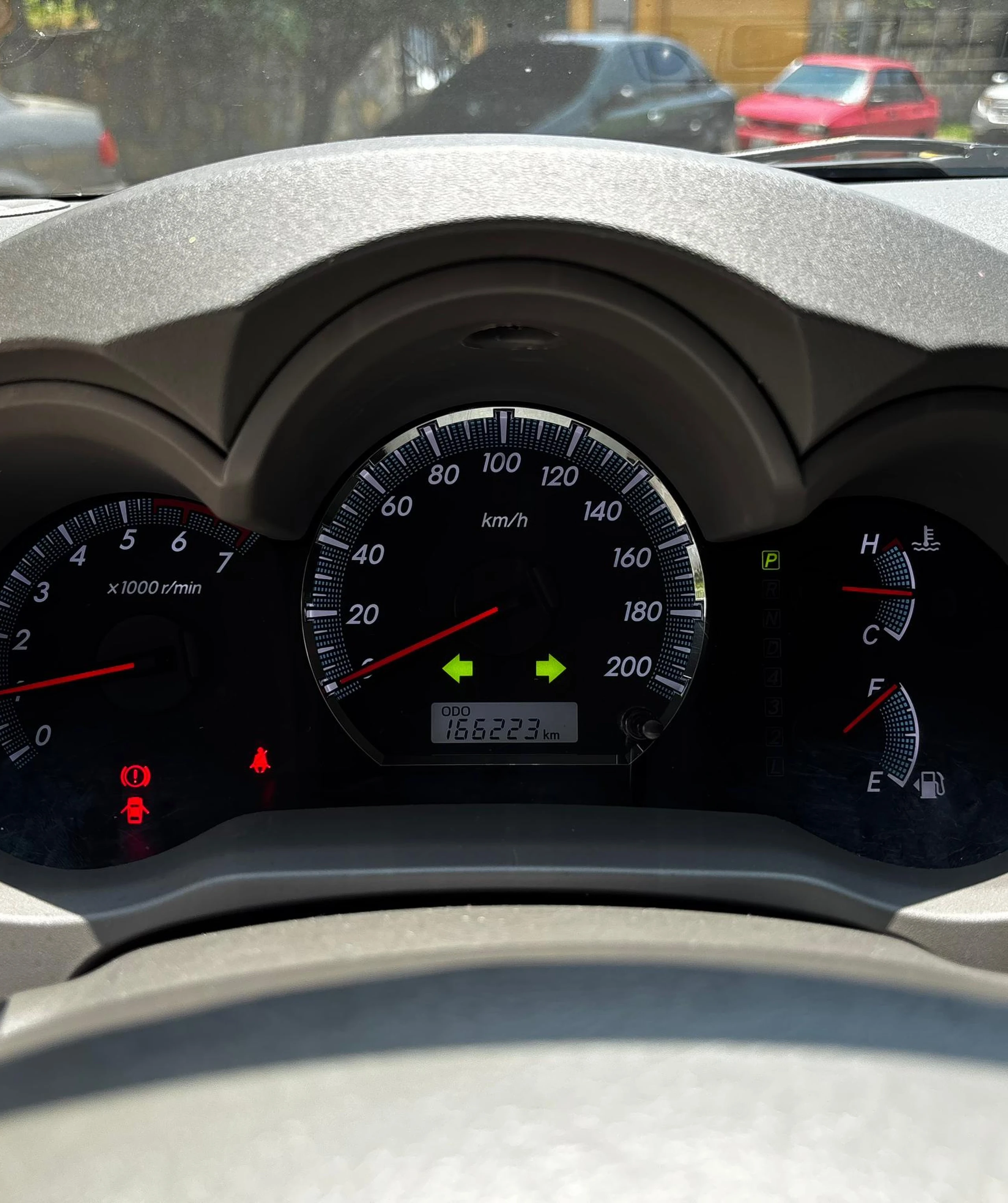 2013 Toyota Fortuner SR — foto 4