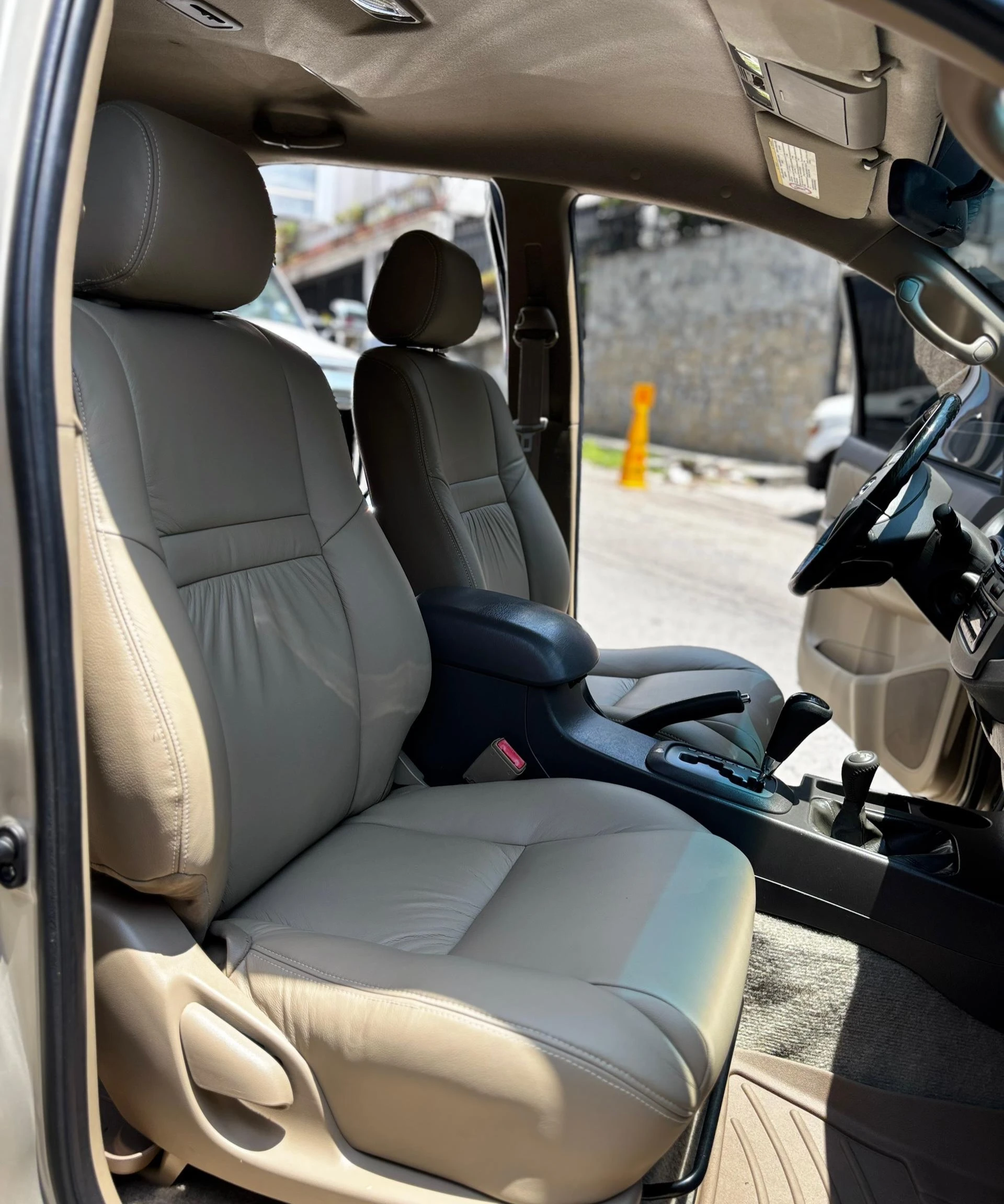 2013 Toyota Fortuner SR — foto 5