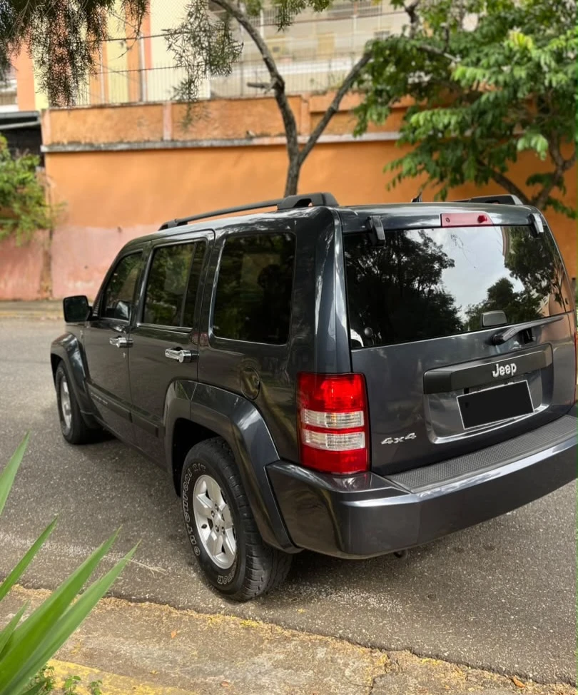 2010 Jeep Cherokee Kk — foto 2